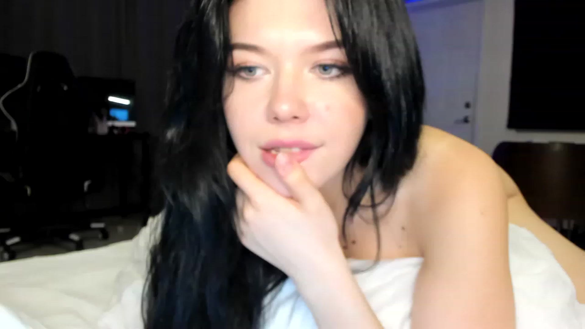 Gallery image thumbnail from Nancy_Morris's myfreecams stream on, 04/24/2023, 06:06 image 16 of 20