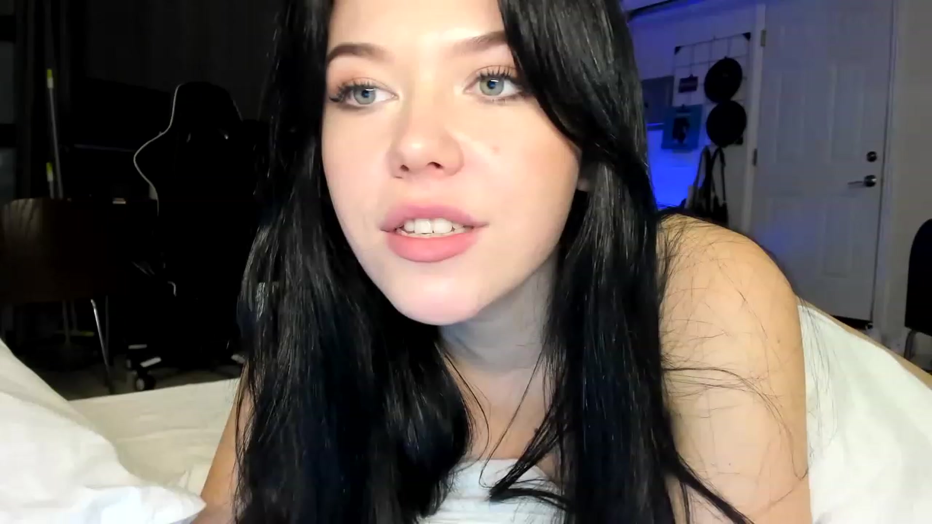 Gallery image thumbnail from Nancy_Morris's myfreecams stream on, 04/24/2023, 06:06 image 3 of 20
