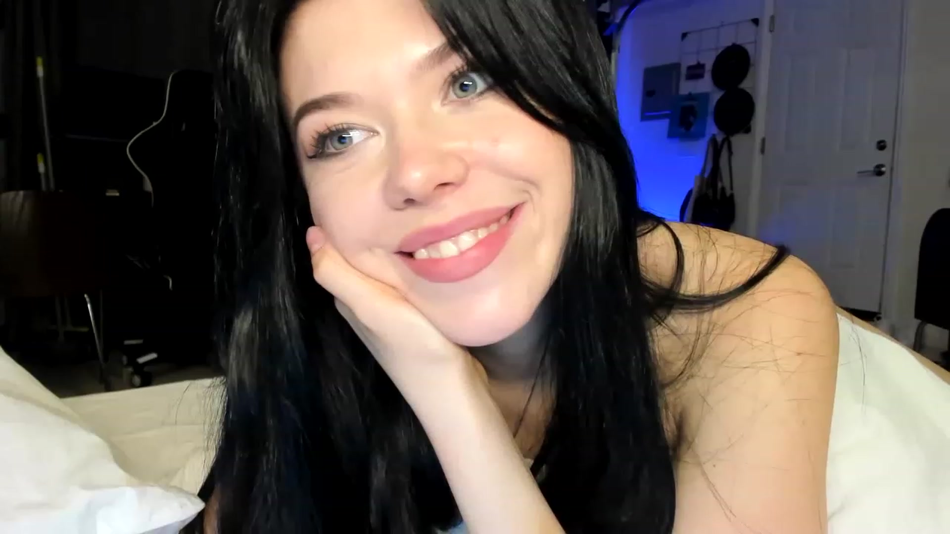 Gallery image thumbnail from Nancy_Morris's myfreecams stream on, 04/24/2023, 06:06 image 5 of 20