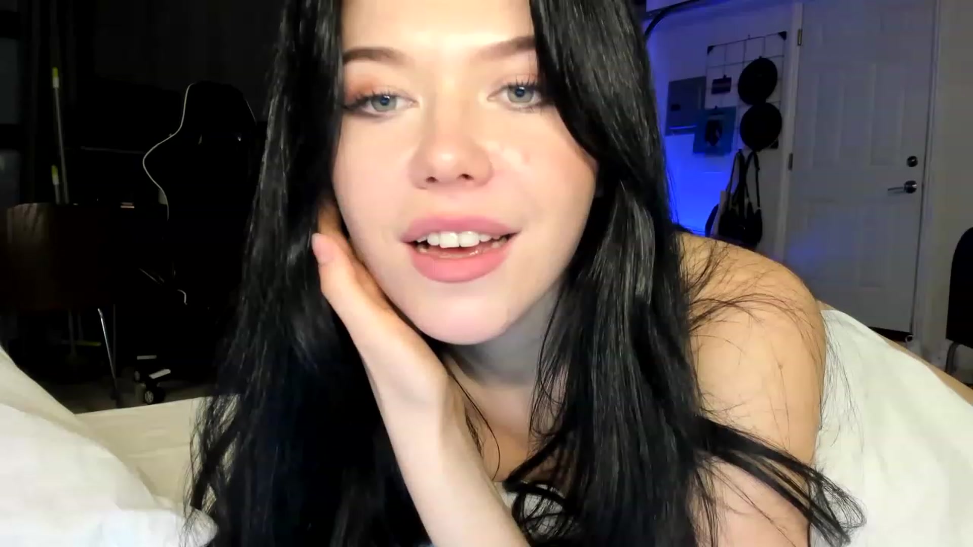 Gallery image thumbnail from Nancy_Morris's myfreecams stream on, 04/24/2023, 06:06 image 2 of 20
