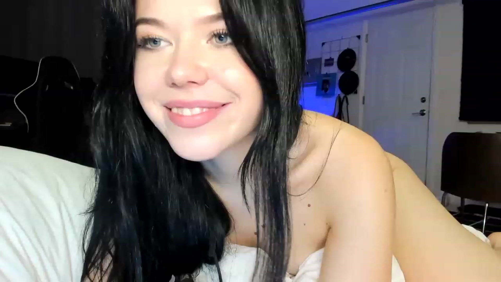 Gallery image thumbnail from Nancy_Morris's myfreecams stream on, 04/24/2023, 07:20 image 5 of 20