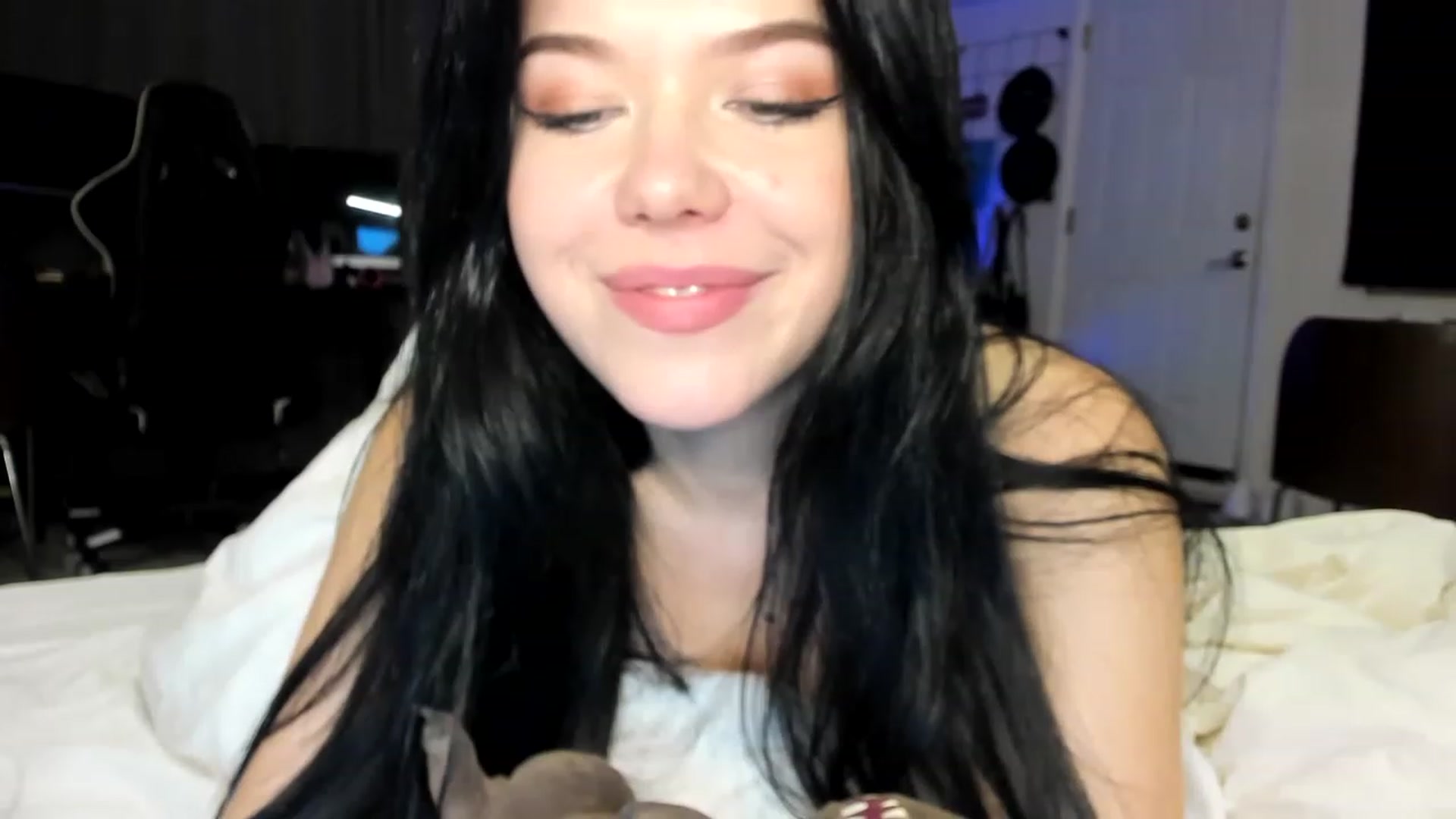 Gallery image thumbnail from Nancy_Morris's myfreecams stream on, 04/24/2023, 07:20 image 2 of 20