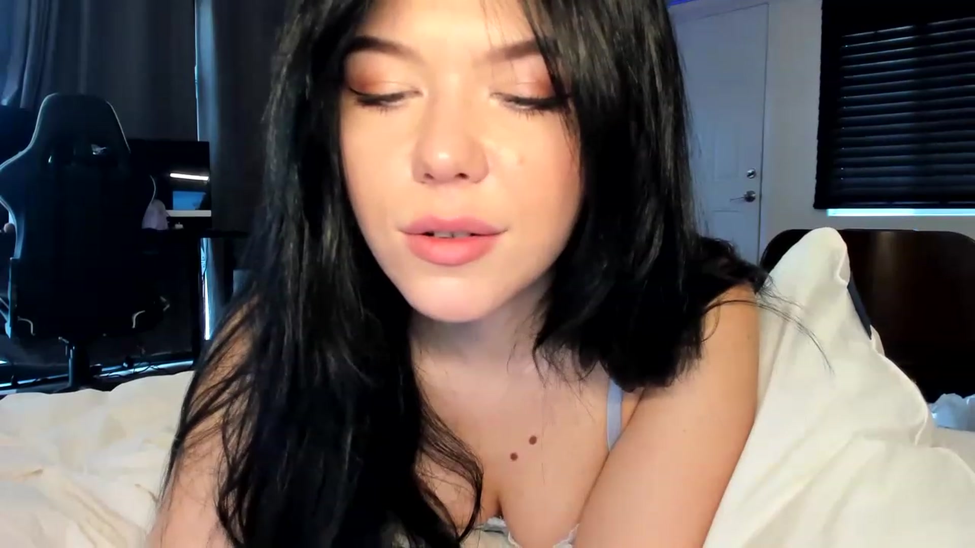 Gallery image thumbnail from Nancy_Morris's myfreecams stream on, 04/25/2023, 24:02 image 20 of 20