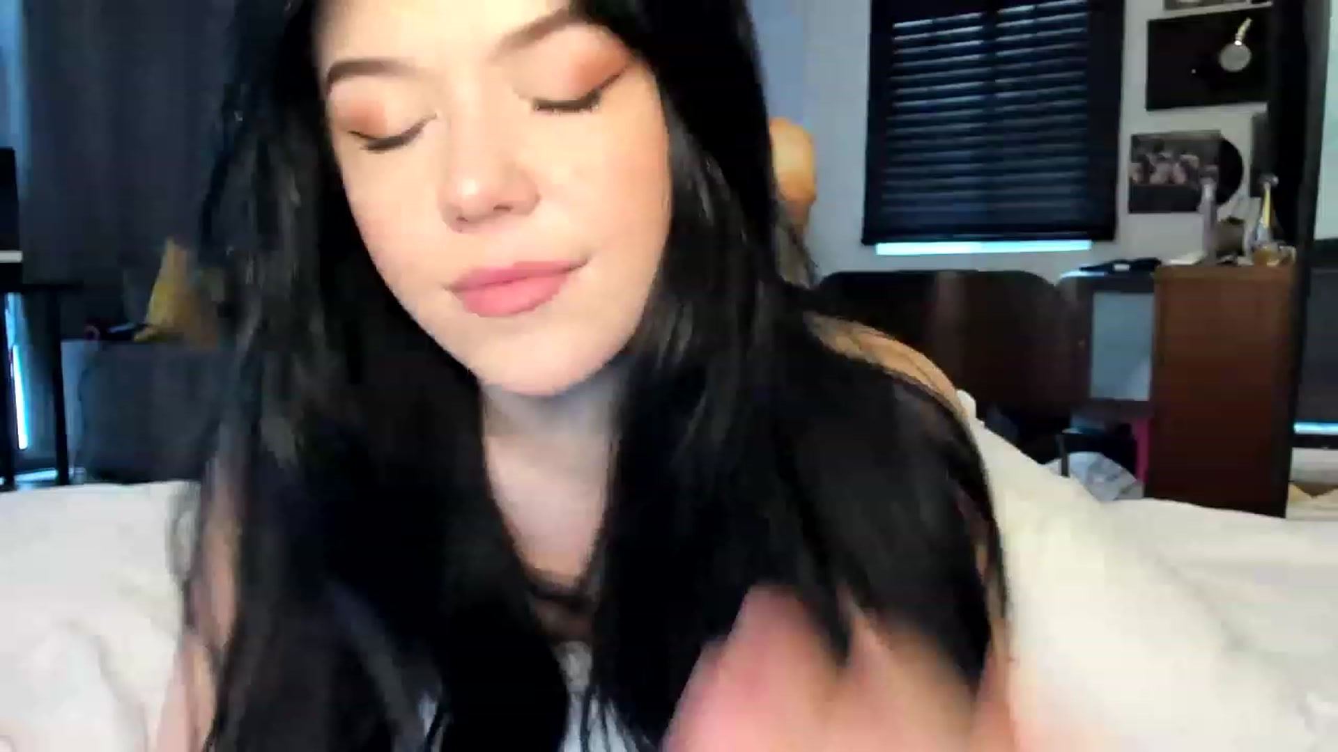Gallery image thumbnail from Nancy_Morris's myfreecams stream on, 04/25/2023, 24:02 image 18 of 20