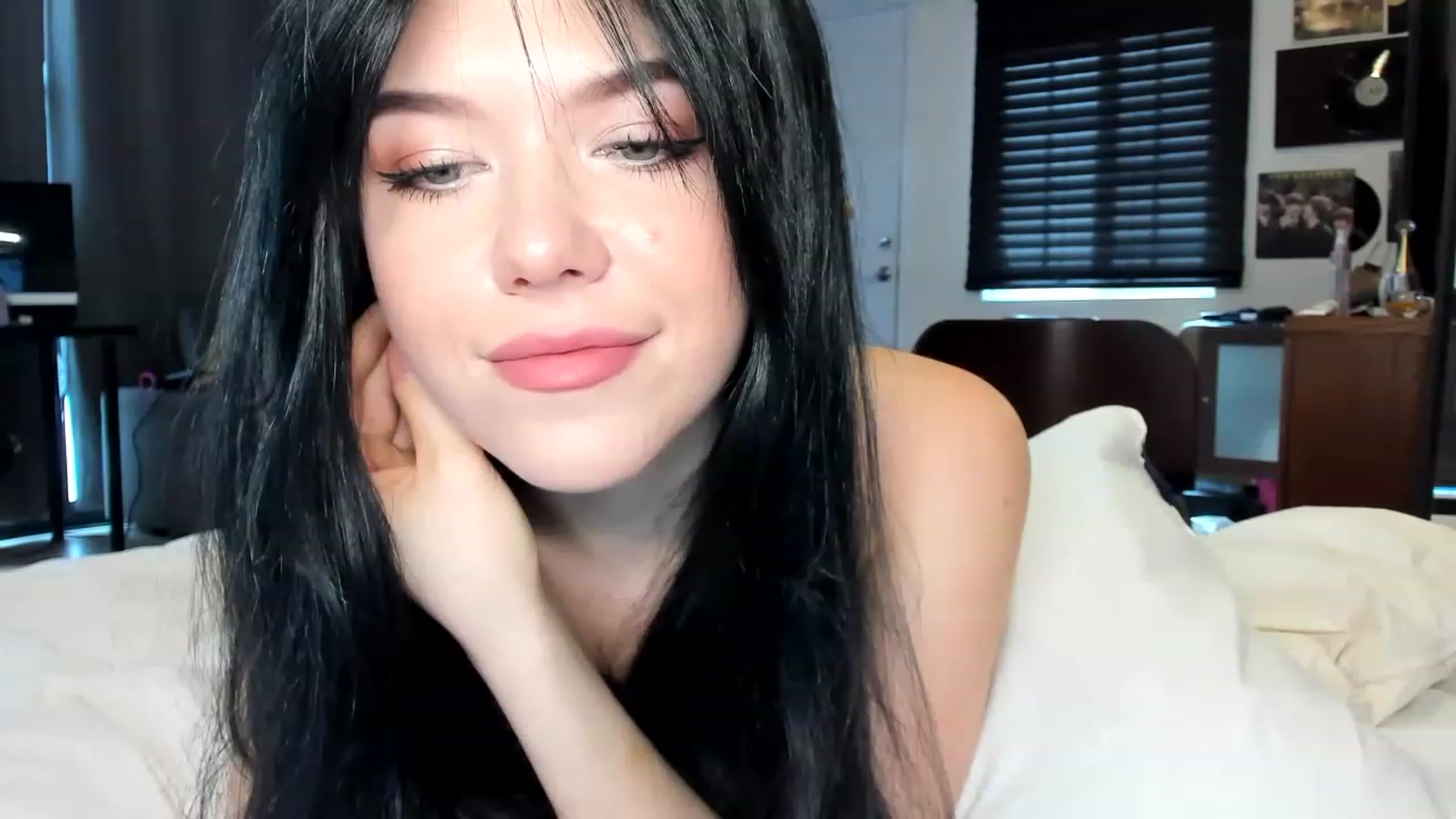 Gallery image thumbnail from Nancy_Morris's myfreecams stream on, 04/25/2023, 24:02 image 3 of 20