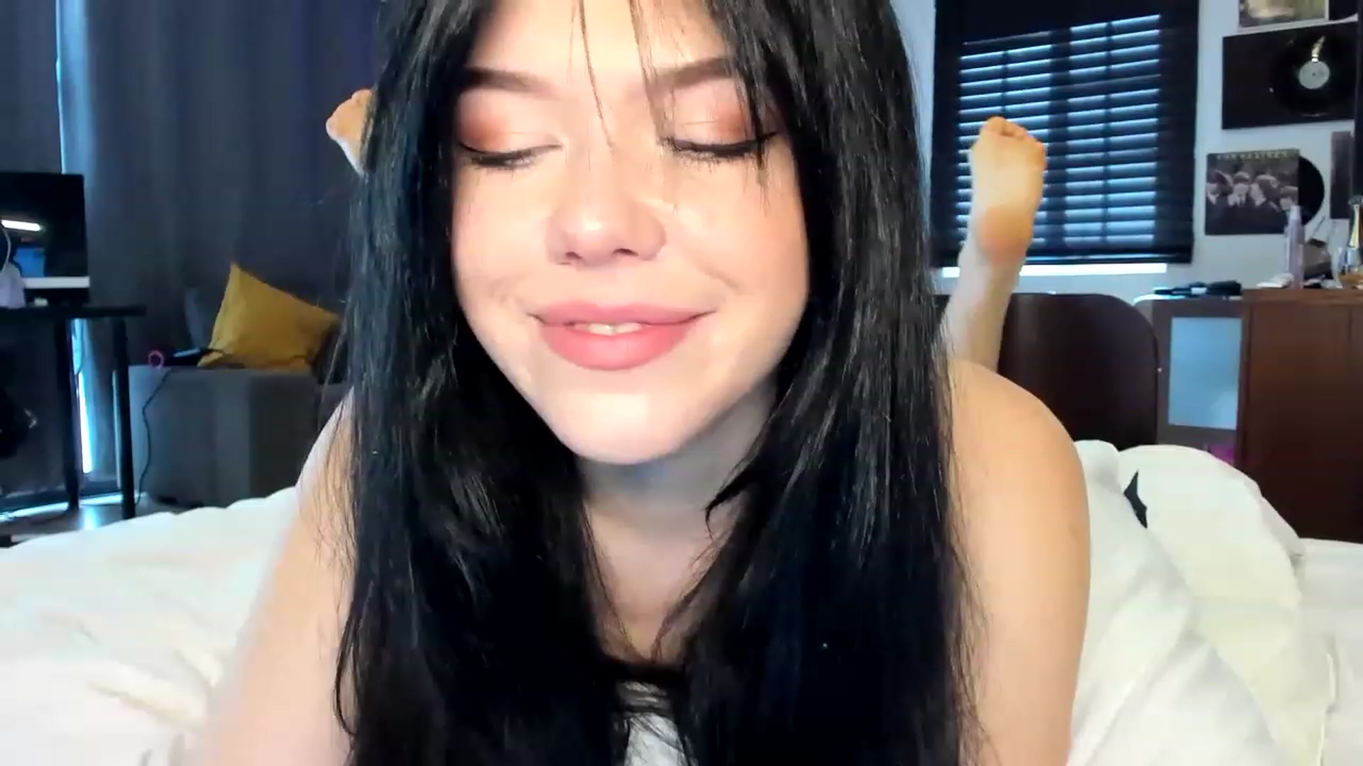 Gallery image thumbnail from Nancy_Morris's myfreecams stream on, 04/25/2023, 24:02 image 10 of 20