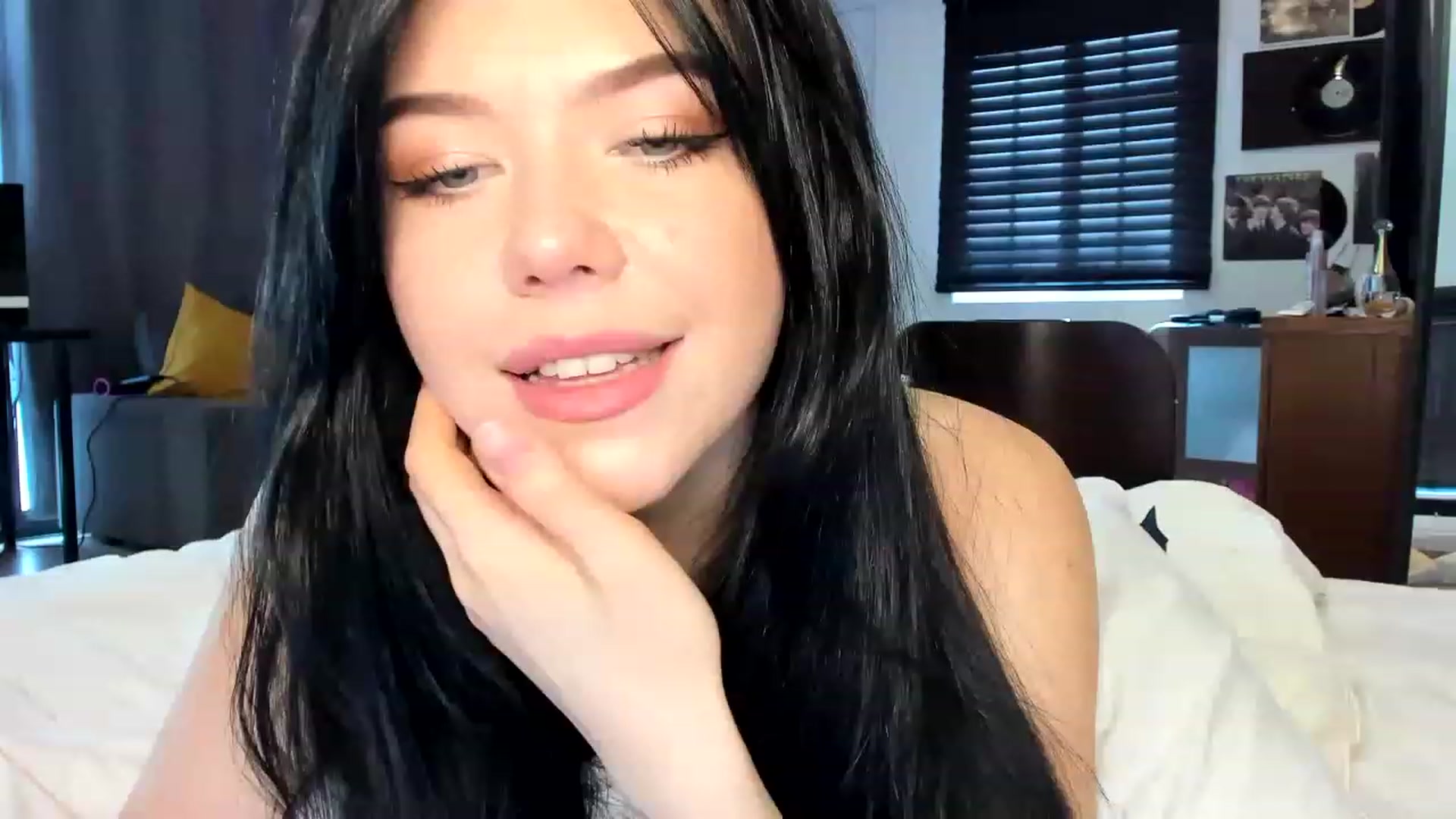 Gallery image thumbnail from Nancy_Morris's myfreecams stream on, 04/25/2023, 24:02 image 11 of 20