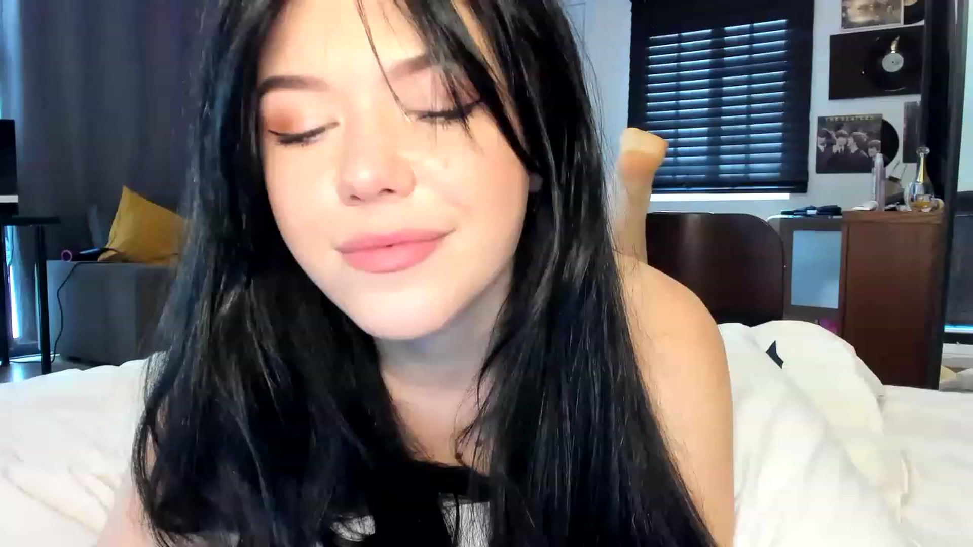 Gallery image thumbnail from Nancy_Morris's myfreecams stream on, 04/25/2023, 24:02 image 12 of 20