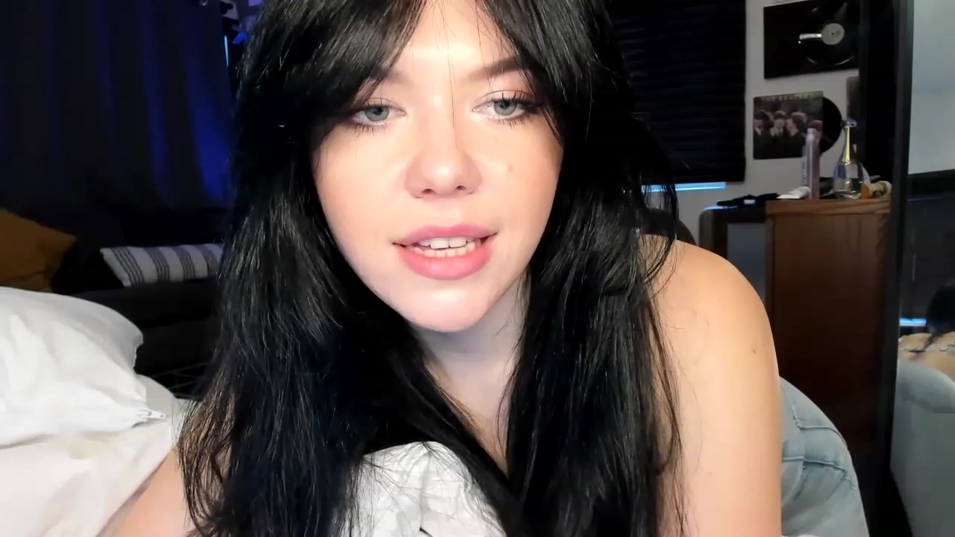 Gallery image thumbnail from Nancy_Morris's myfreecams stream on, 04/25/2023, 01:31 image 16 of 20