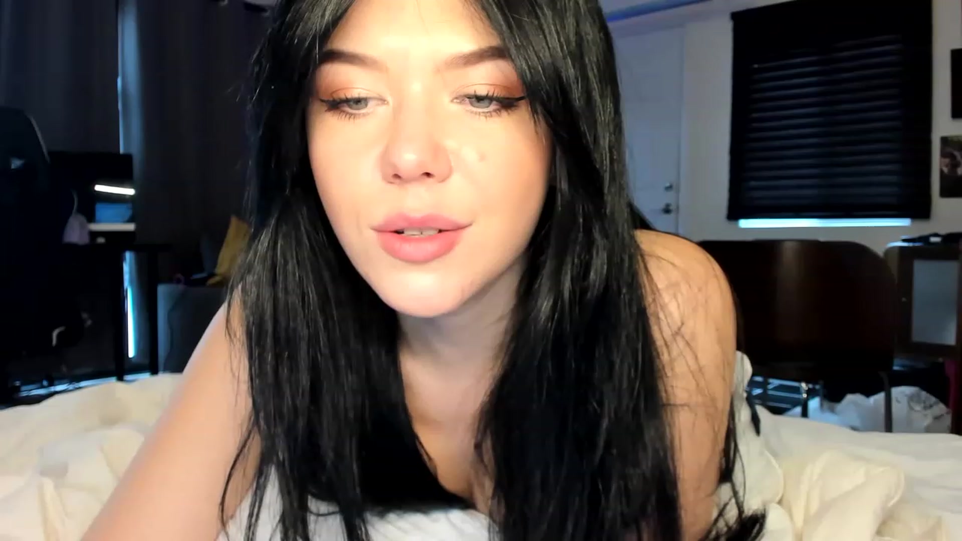 Gallery image thumbnail from Nancy_Morris's myfreecams stream on, 04/25/2023, 01:31 image 4 of 20