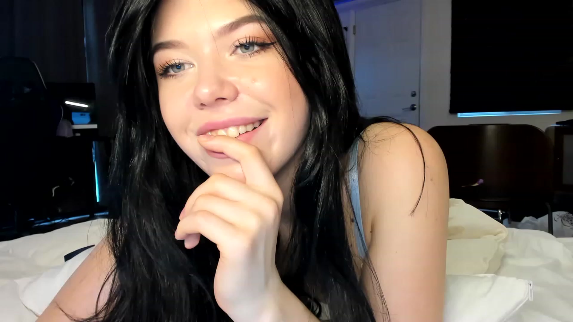 Gallery image thumbnail from Nancy_Morris's myfreecams stream on, 04/25/2023, 02:13 image 3 of 20