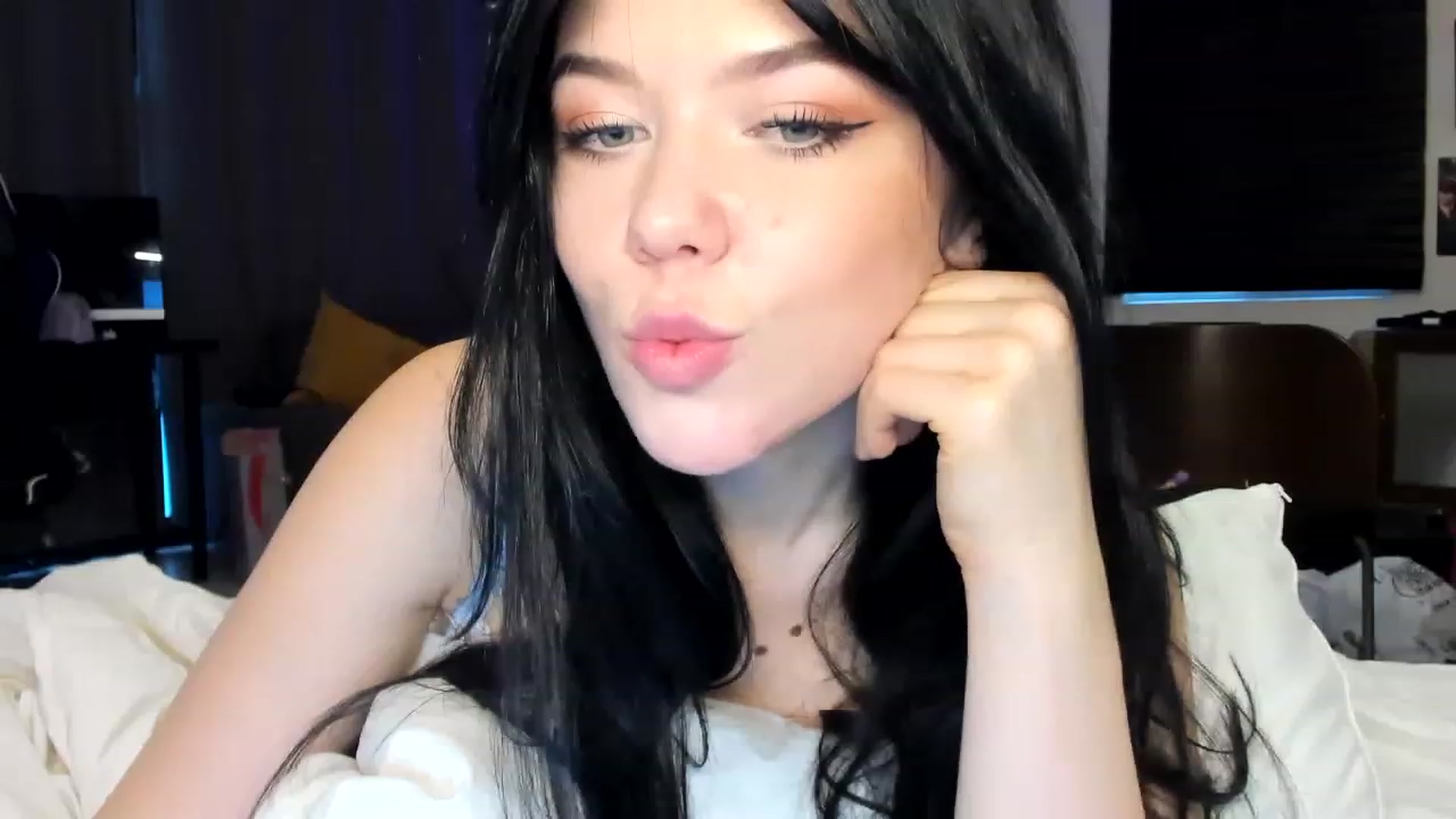 Gallery image thumbnail from Nancy_Morris's myfreecams stream on, 04/25/2023, 02:13 image 17 of 20