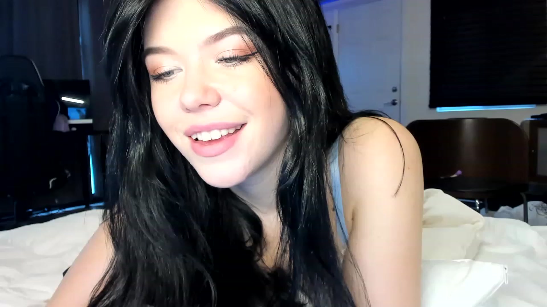 Gallery image thumbnail from Nancy_Morris's myfreecams stream on, 04/25/2023, 02:13 image 4 of 20