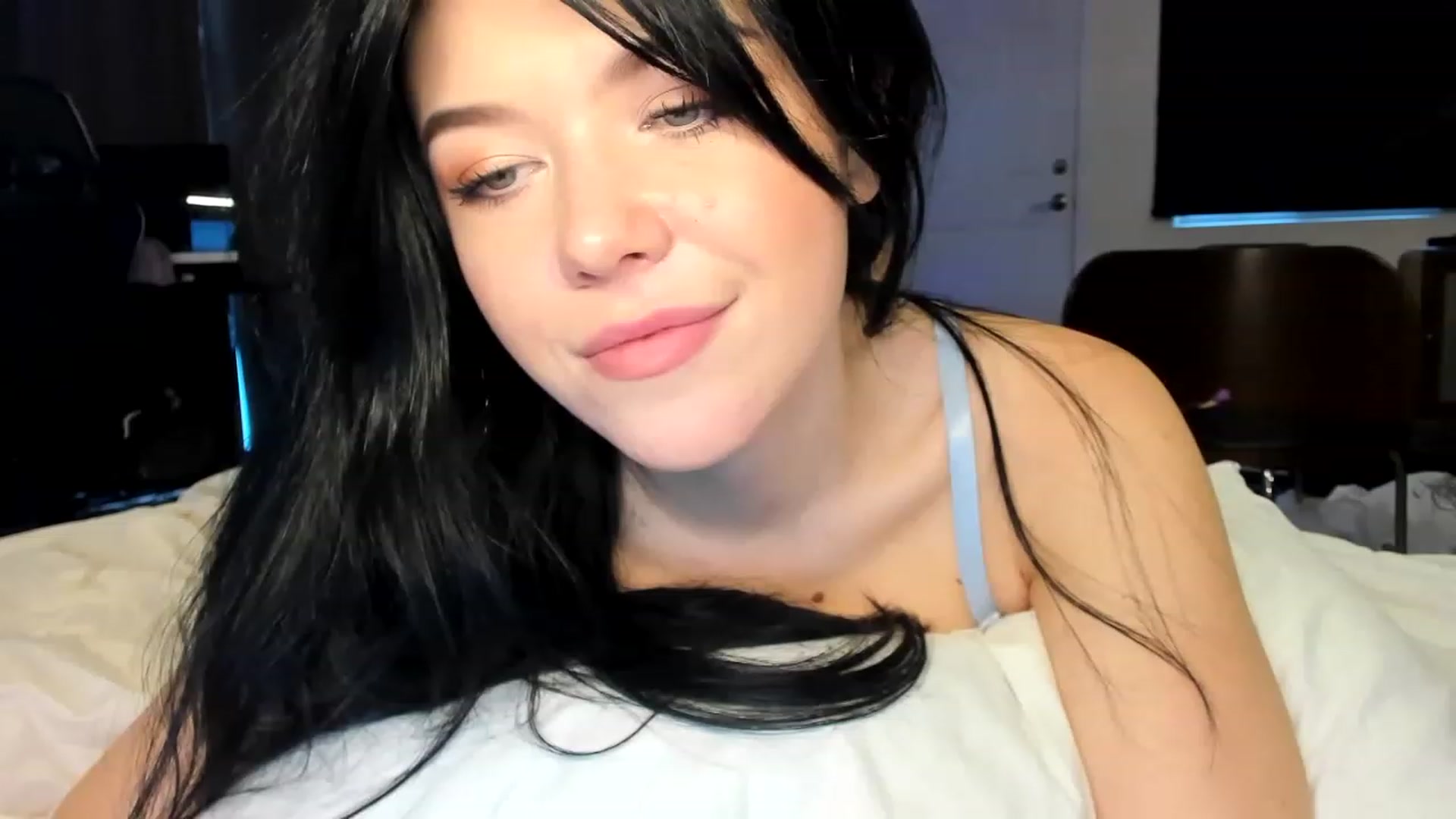 Gallery image thumbnail from Nancy_Morris's myfreecams stream on, 04/25/2023, 02:13 image 11 of 20