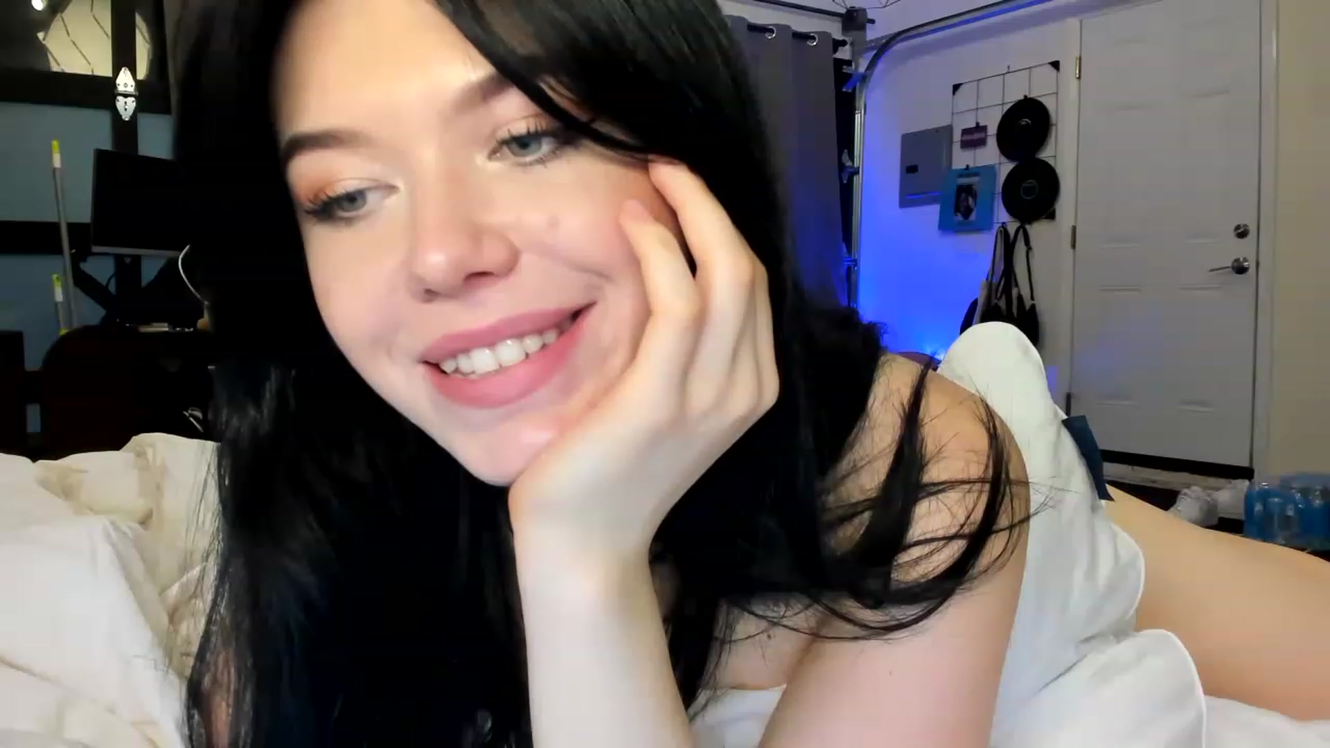 Gallery image thumbnail from Nancy_Morris's myfreecams stream on, 04/25/2023, 06:52 image 16 of 20