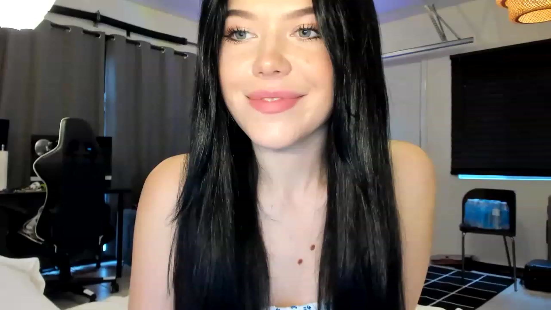 Gallery image thumbnail from Nancy_Morris's myfreecams stream on, 04/26/2023, 02:15 image 5 of 20