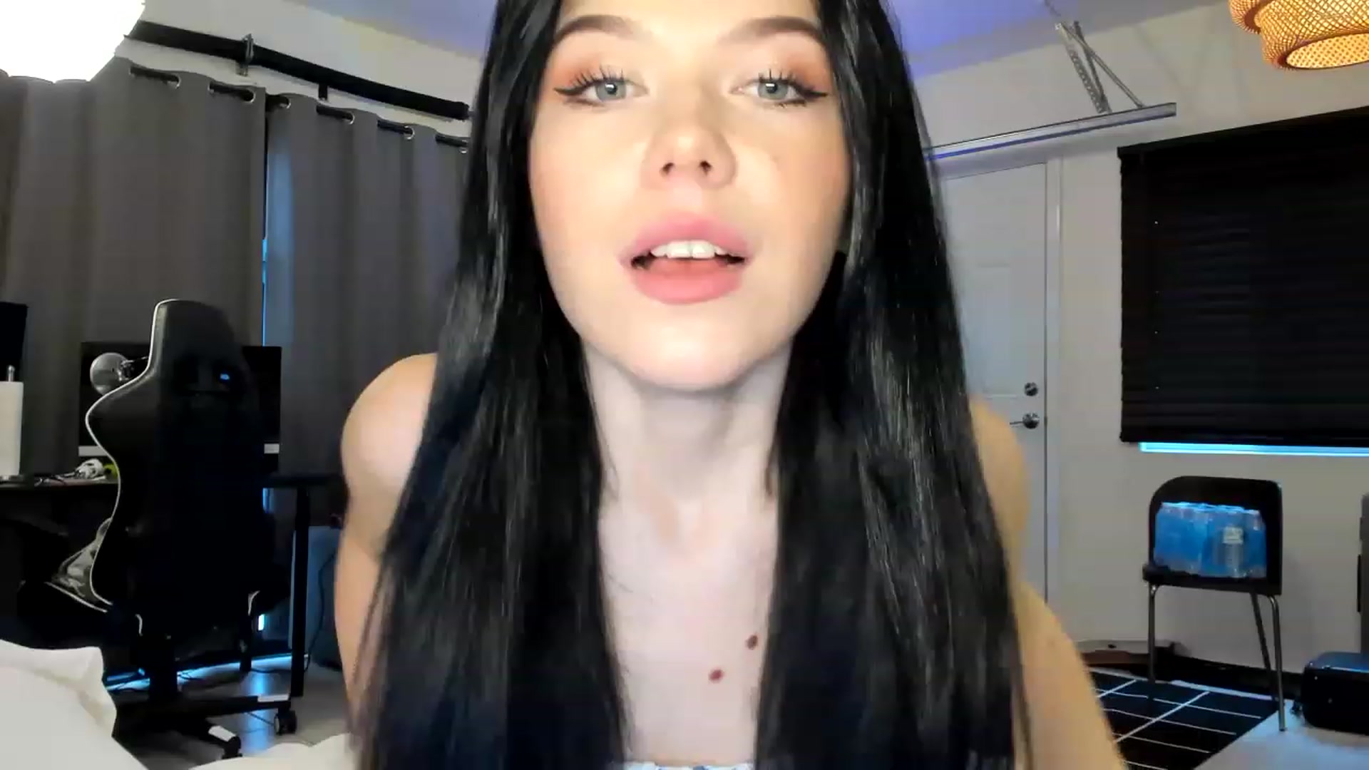 Gallery image thumbnail from Nancy_Morris's myfreecams stream on, 04/26/2023, 02:15 image 4 of 20