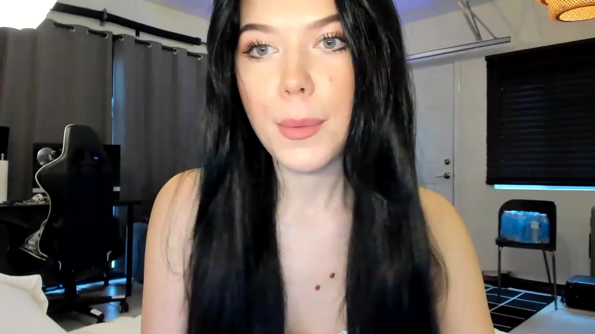 Gallery image thumbnail from Nancy_Morris's myfreecams stream on, 04/26/2023, 02:15 image 1 of 20