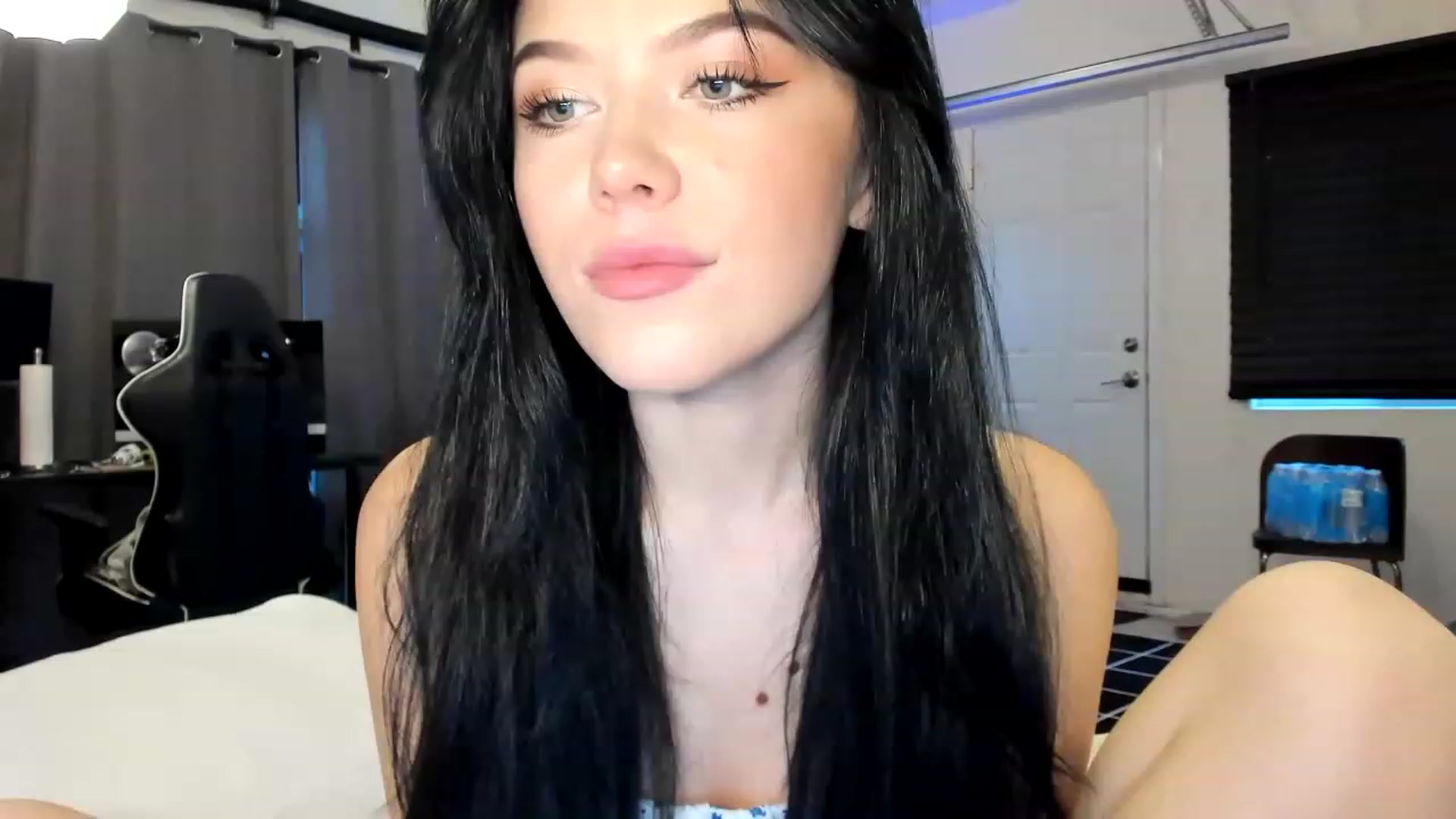 Gallery image thumbnail from Nancy_Morris's myfreecams stream on, 04/26/2023, 02:15 image 9 of 20