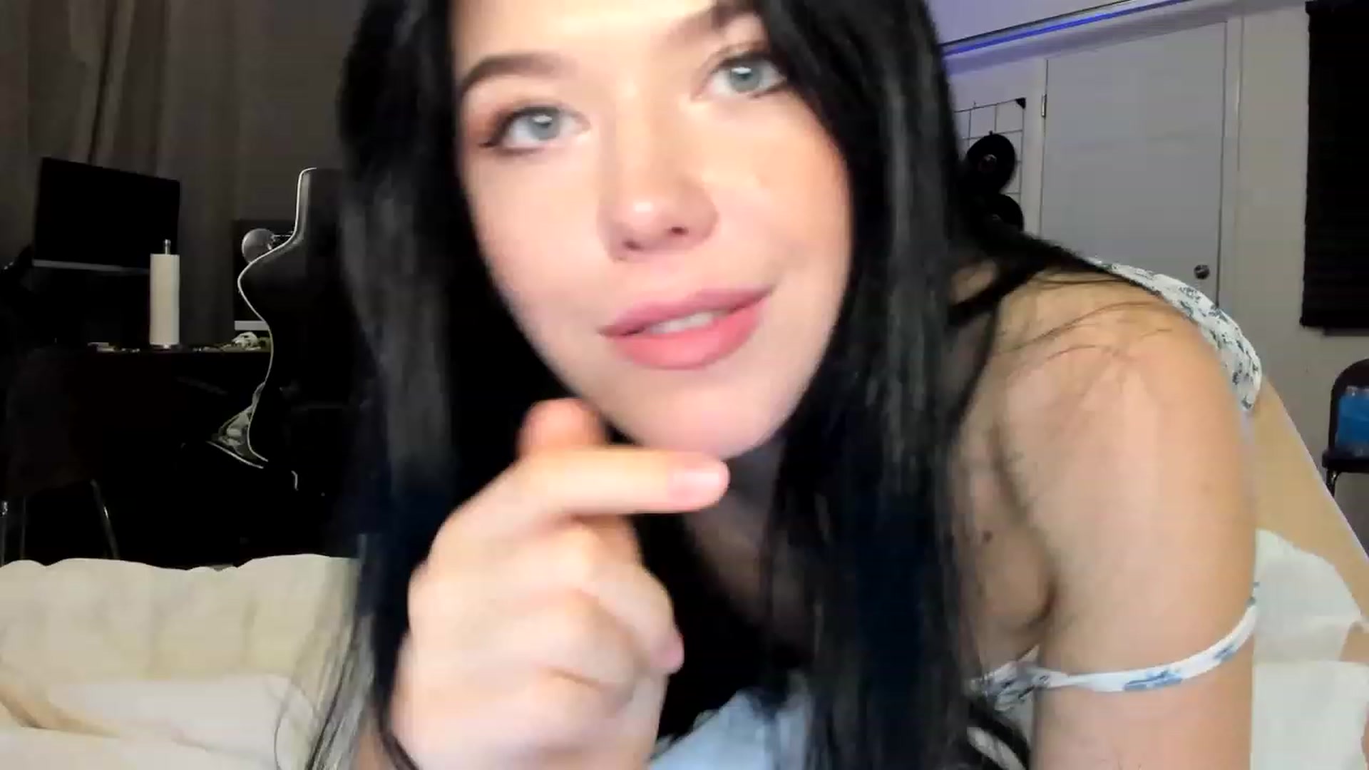 Gallery image thumbnail from Nancy_Morris's myfreecams stream on, 04/26/2023, 03:51 image 15 of 20