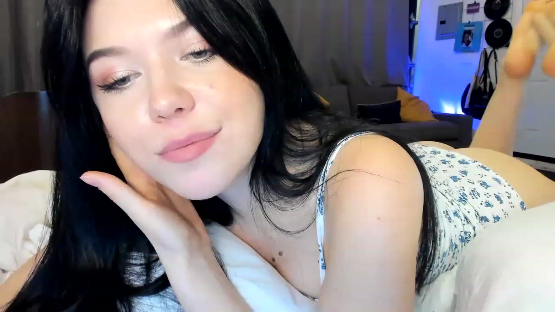 Gallery image thumbnail from Nancy_Morris's myfreecams stream on, 04/26/2023, 06:30 image 5 of 20