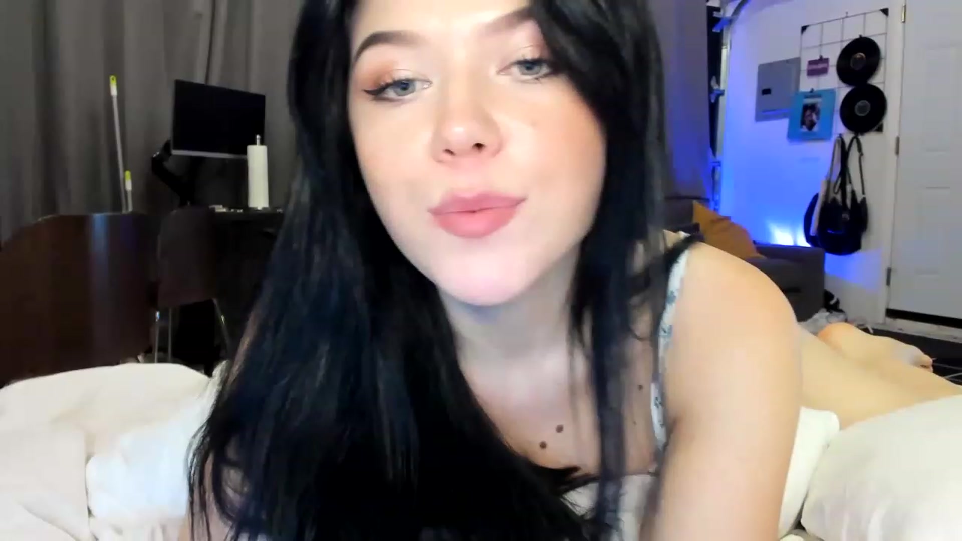 Gallery image thumbnail from Nancy_Morris's myfreecams stream on, 04/26/2023, 06:30 image 3 of 20