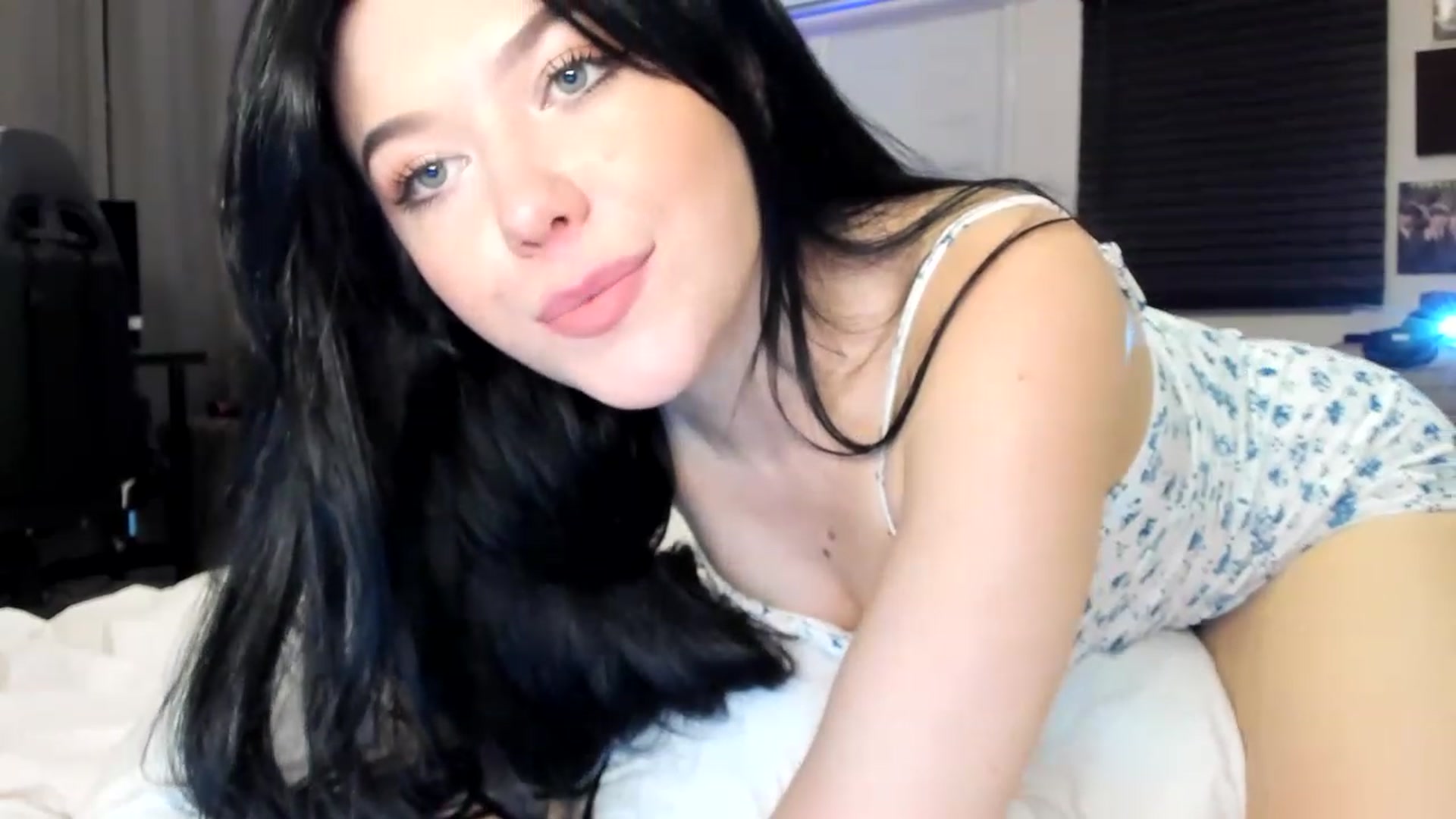 Gallery image thumbnail from Nancy_Morris's myfreecams stream on, 04/26/2023, 06:30 image 12 of 20