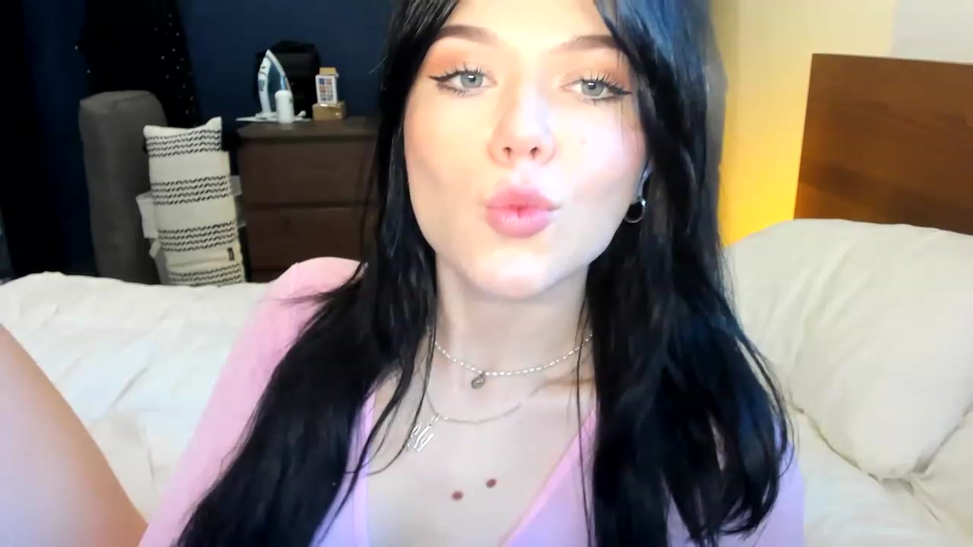 Gallery image thumbnail from Nancy_Morris's myfreecams stream on, 04/29/2023, 02:10 image 11 of 20