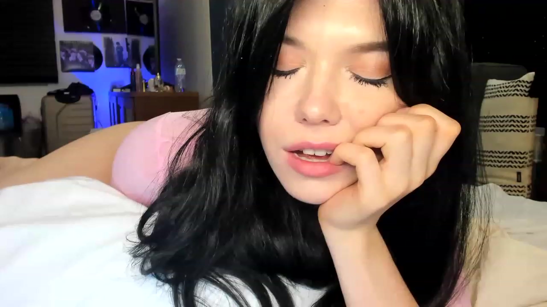 Gallery image thumbnail from Nancy_Morris's myfreecams stream on, 04/29/2023, 04:20 image 13 of 20