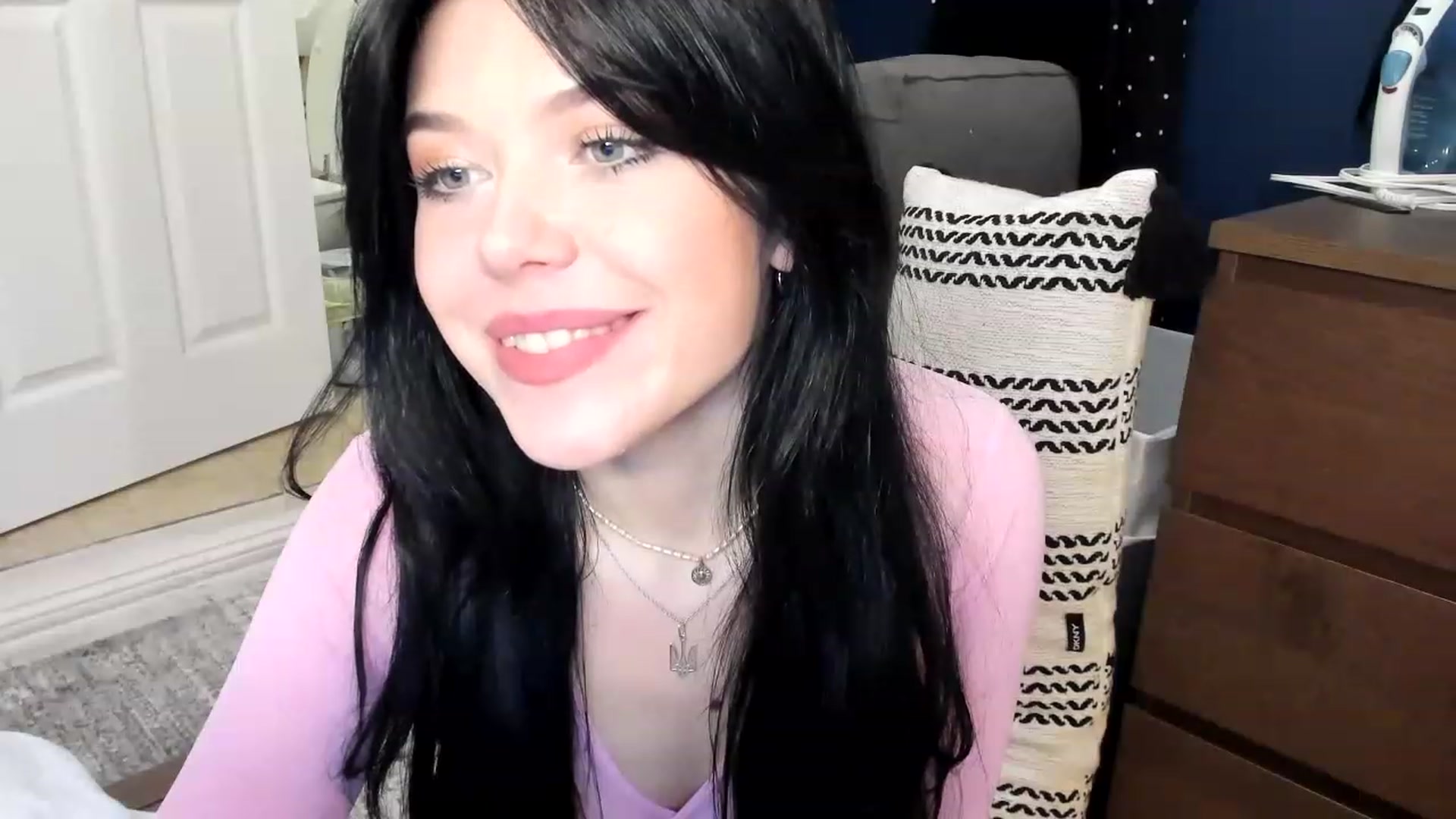 Gallery image thumbnail from Nancy_Morris's myfreecams stream on, 04/29/2023, 07:21 image 3 of 20