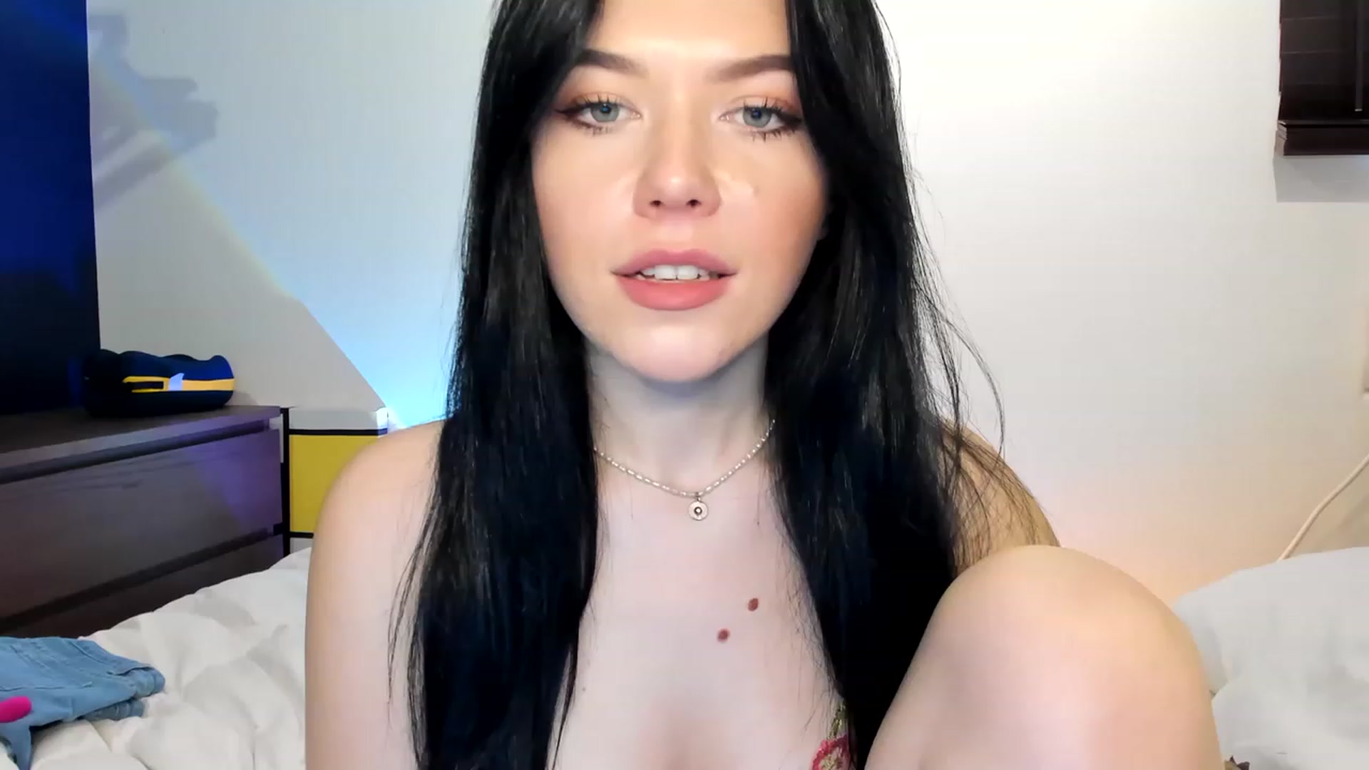Gallery image thumbnail from Nancy_Morris's myfreecams stream on, 05/04/2023, 24:50 image 15 of 20