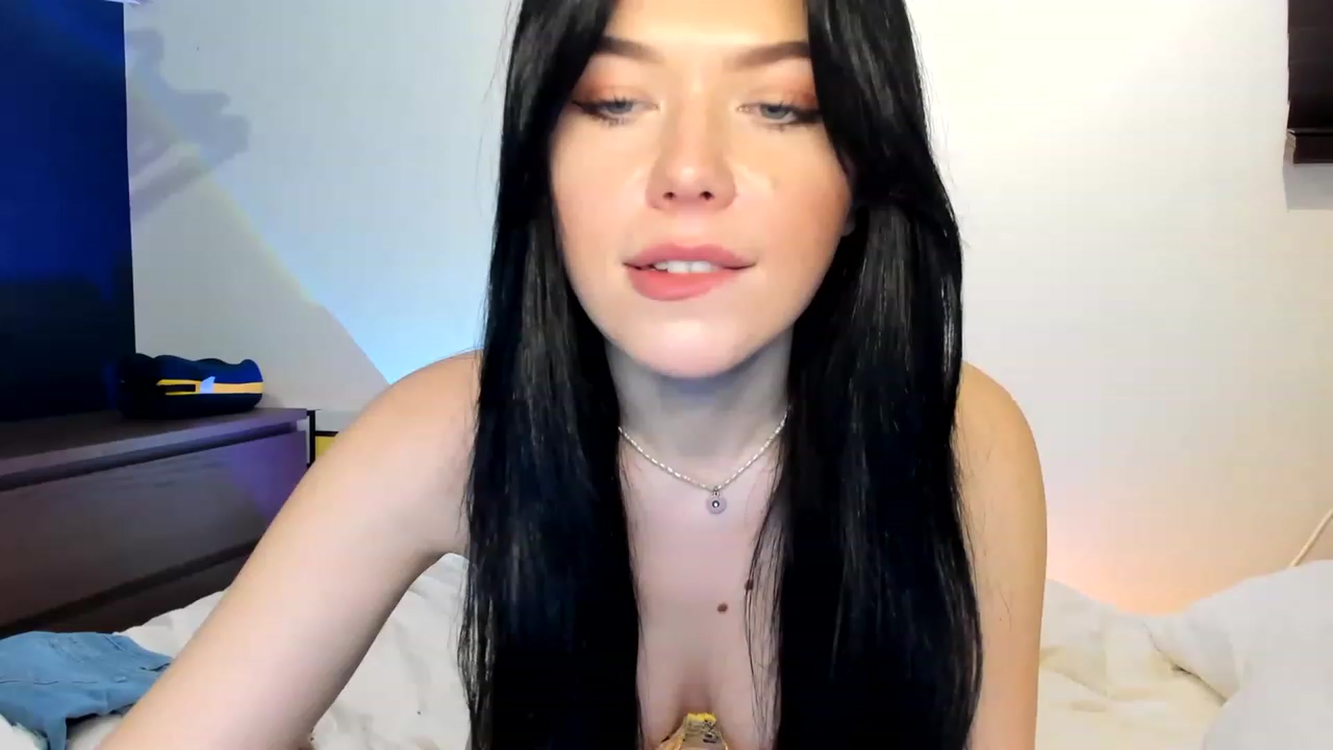 Gallery image thumbnail from Nancy_Morris's myfreecams stream on, 05/04/2023, 24:50 image 14 of 20