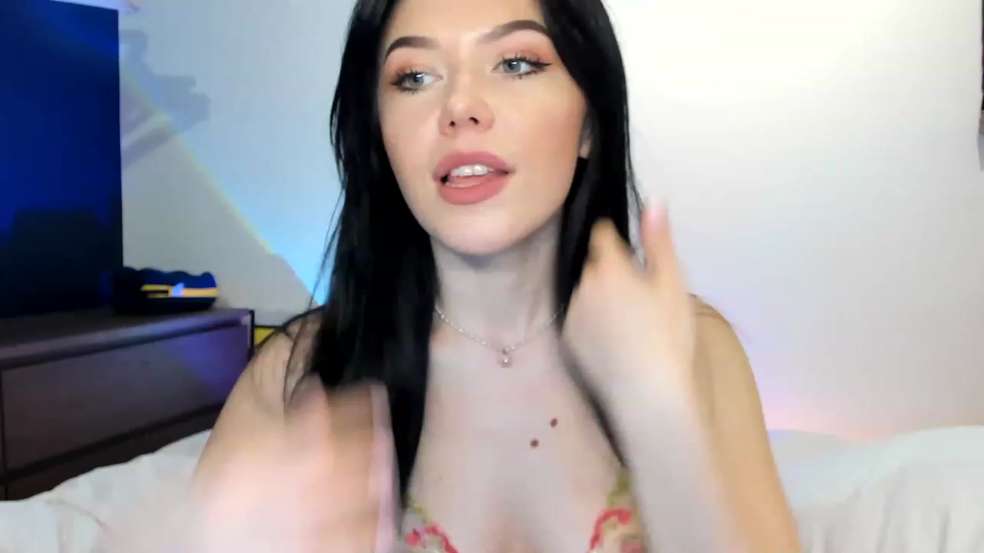 Gallery image thumbnail from Nancy_Morris's myfreecams stream on, 05/04/2023, 24:50 image 8 of 20