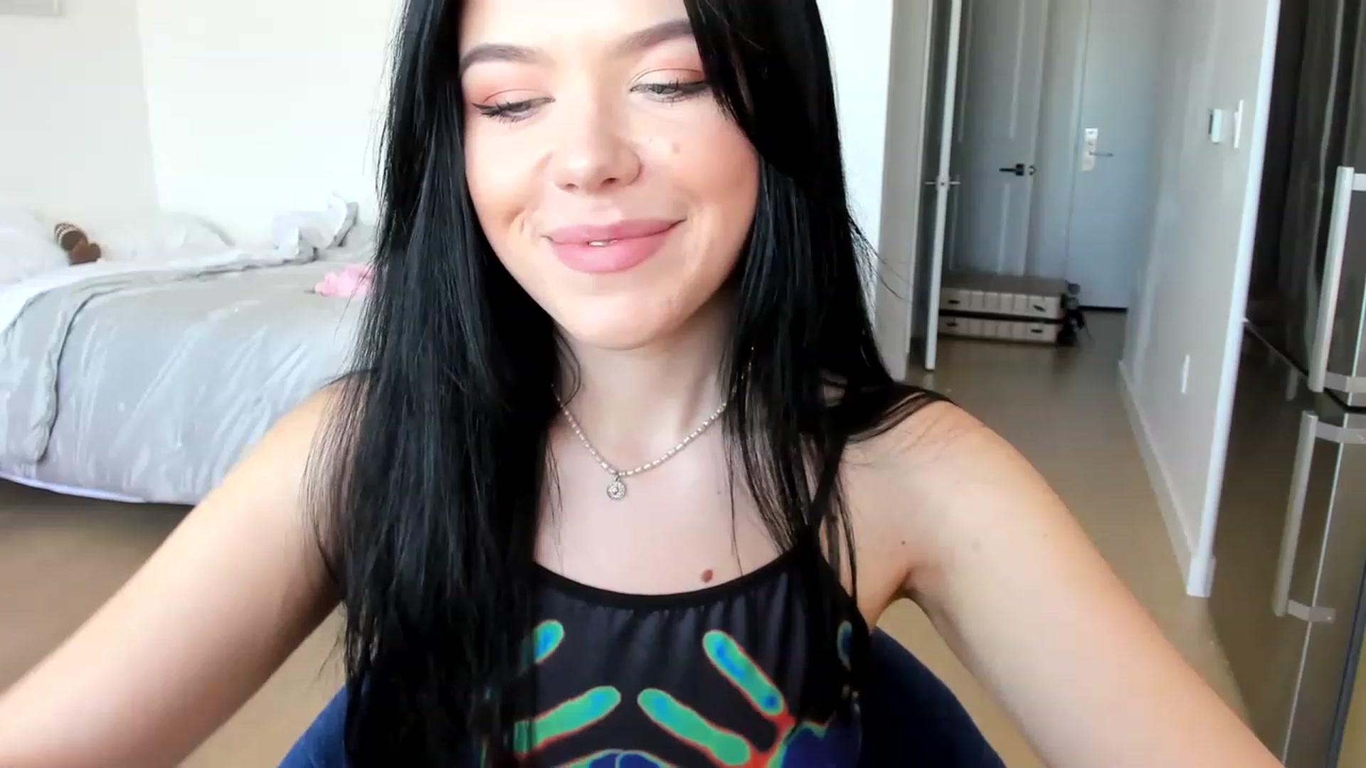 Gallery image thumbnail from Nancy_Morris's myfreecams stream on, 05/07/2023, 01:05 image 4 of 20