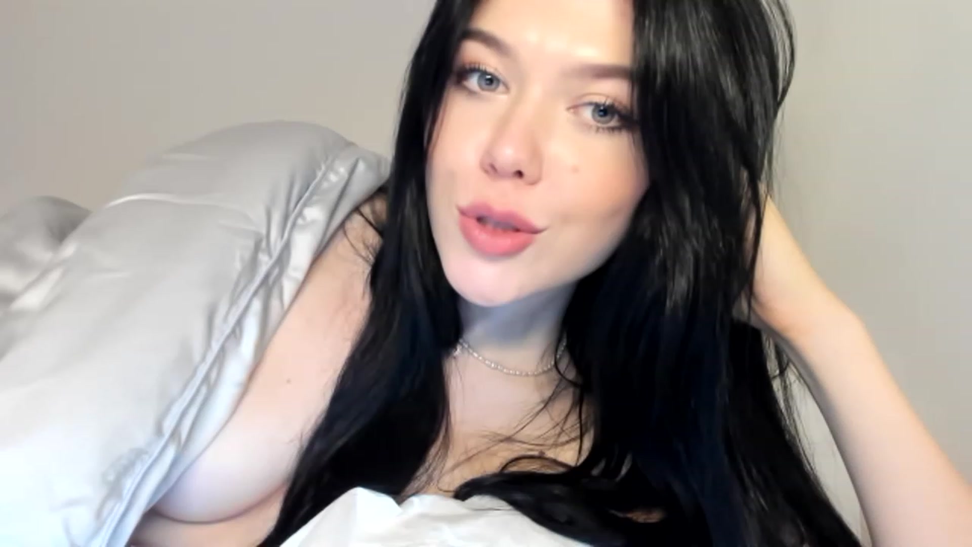 Gallery image thumbnail from Nancy_Morris's myfreecams stream on, 05/07/2023, 06:41 image 17 of 20