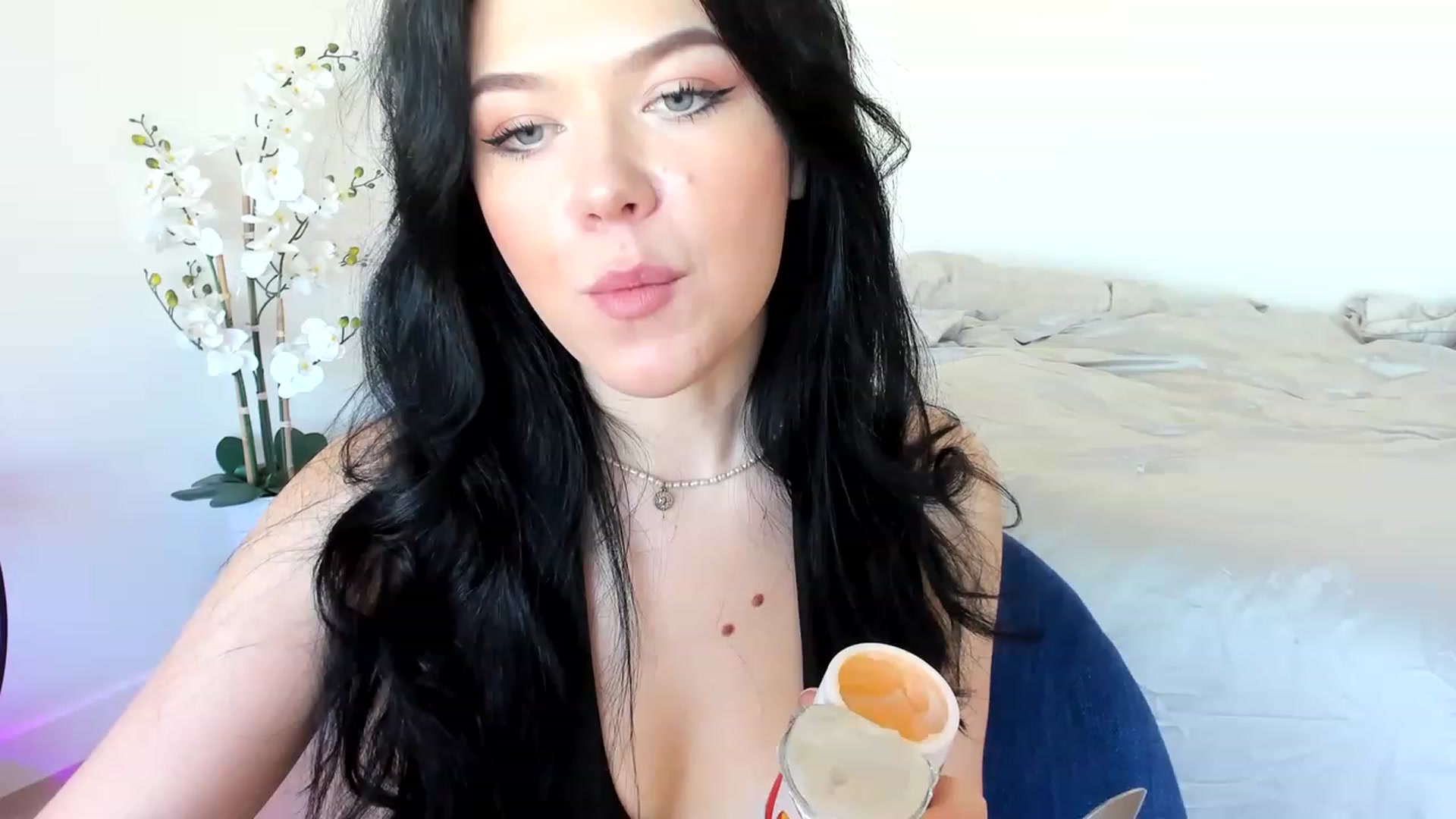 Gallery image thumbnail from Nancy_Morris's myfreecams stream on, 05/09/2023, 01:46 image 7 of 20