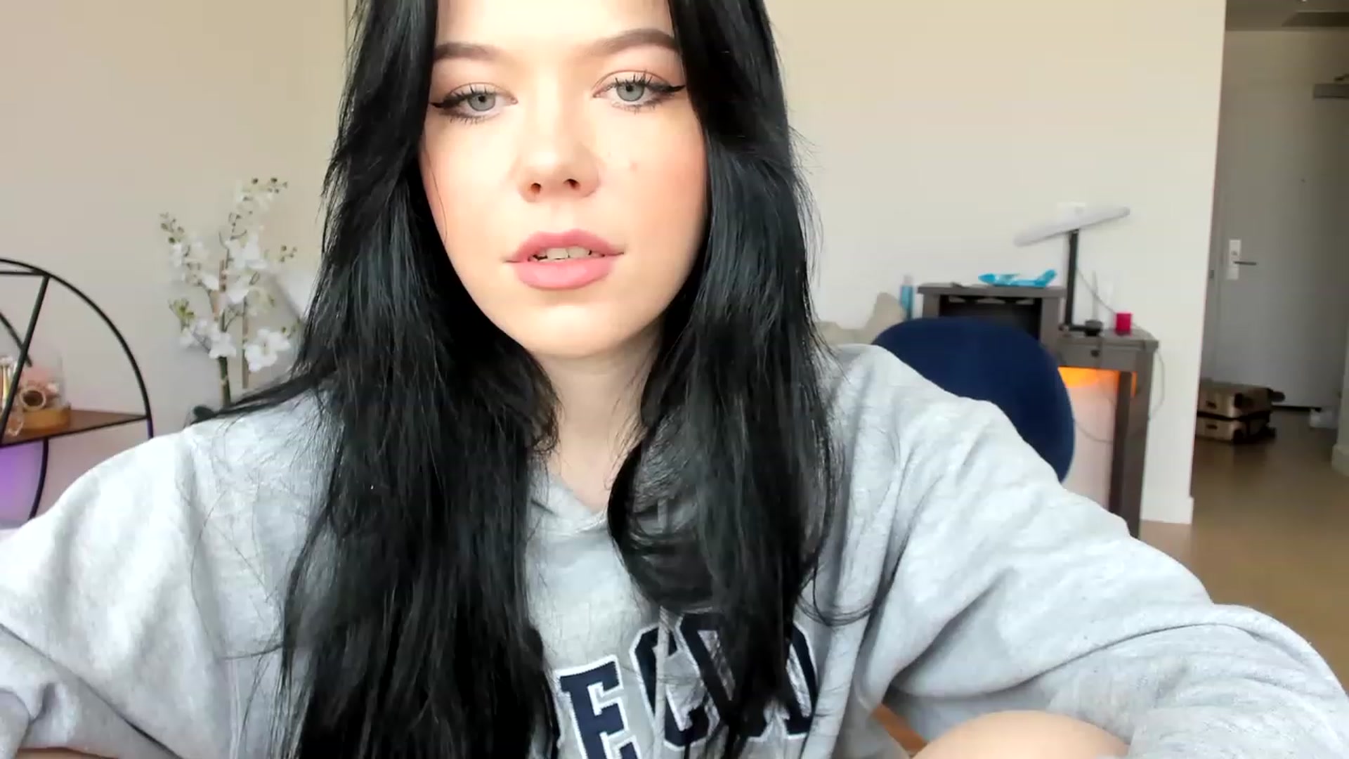 Gallery image thumbnail from Nancy_Morris's myfreecams stream on, 05/10/2023, 24:02 image 16 of 20