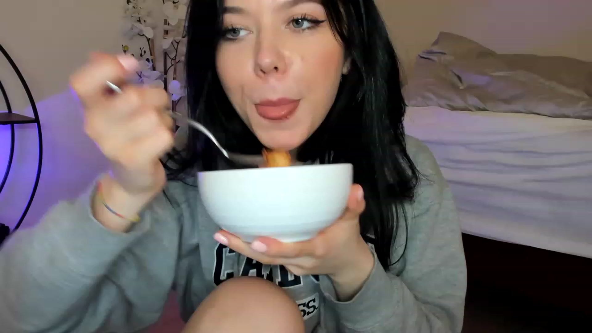Gallery image thumbnail from Nancy_Morris's myfreecams stream on, 05/10/2023, 04:05 image 9 of 20