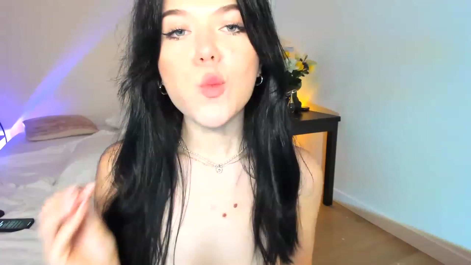 Gallery image thumbnail from Nancy_Morris's myfreecams stream on, 05/18/2023, 08:04 image 8 of 20