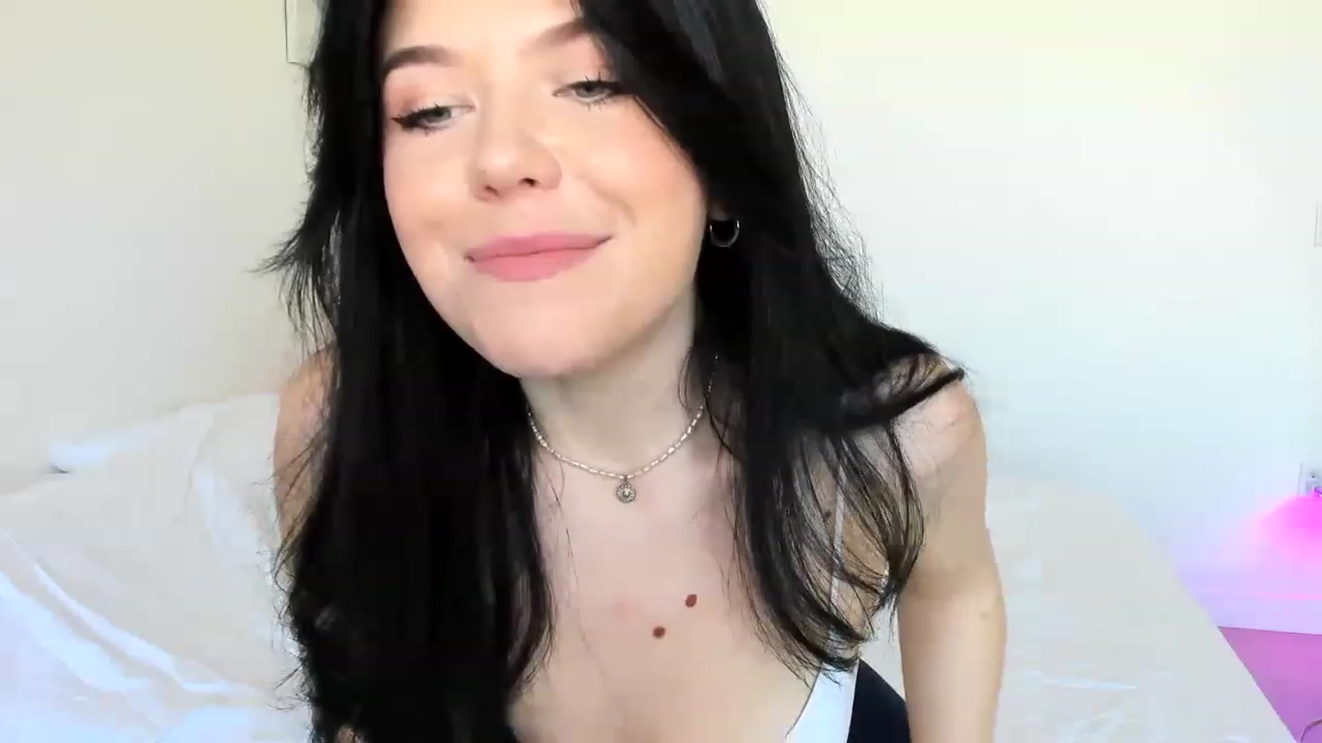 Gallery image thumbnail from Nancy_Morris's myfreecams stream on, 05/19/2023, 03:04 image 6 of 20