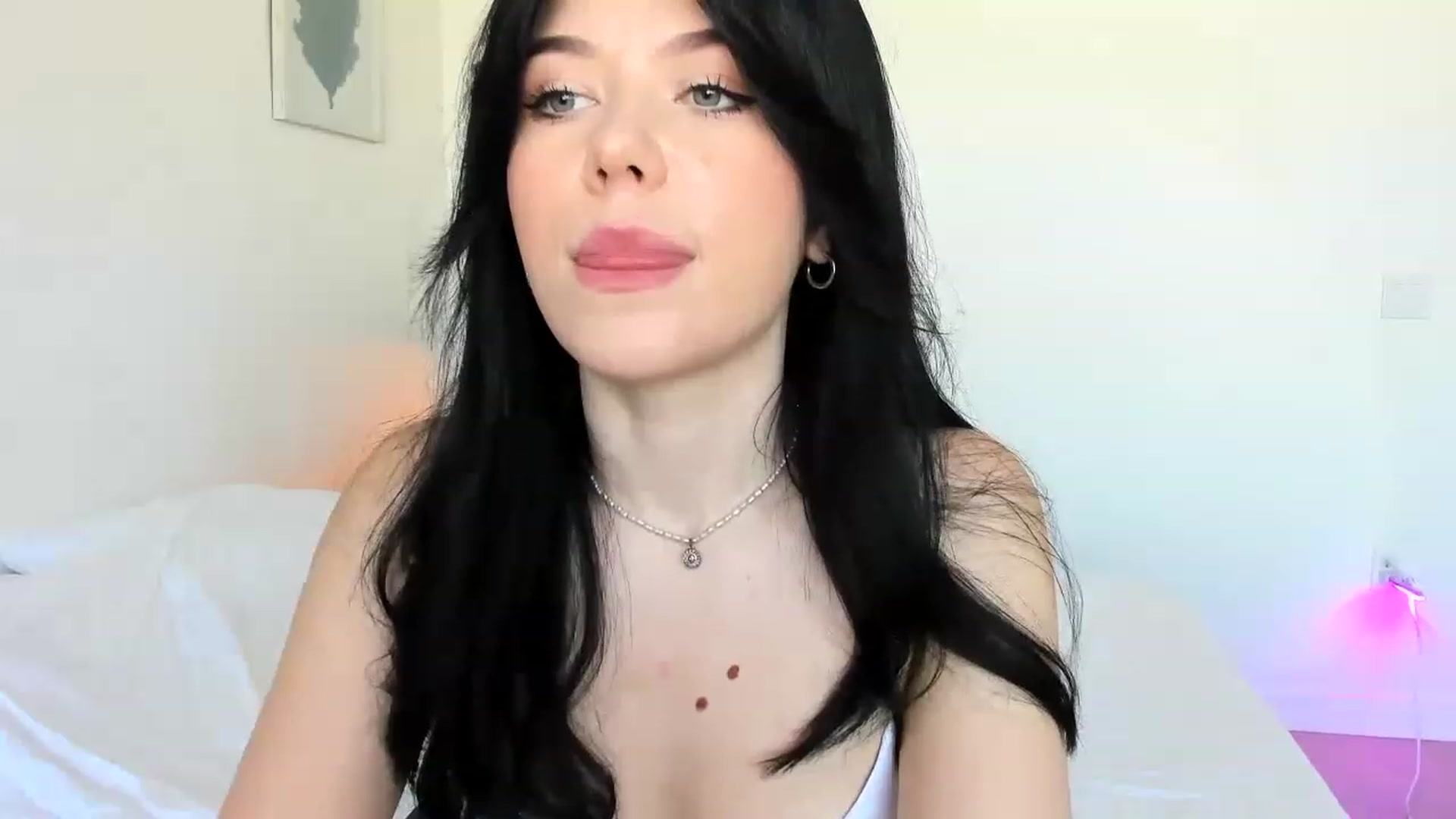 Gallery image thumbnail from Nancy_Morris's myfreecams stream on, 05/19/2023, 03:09 image 3 of 20
