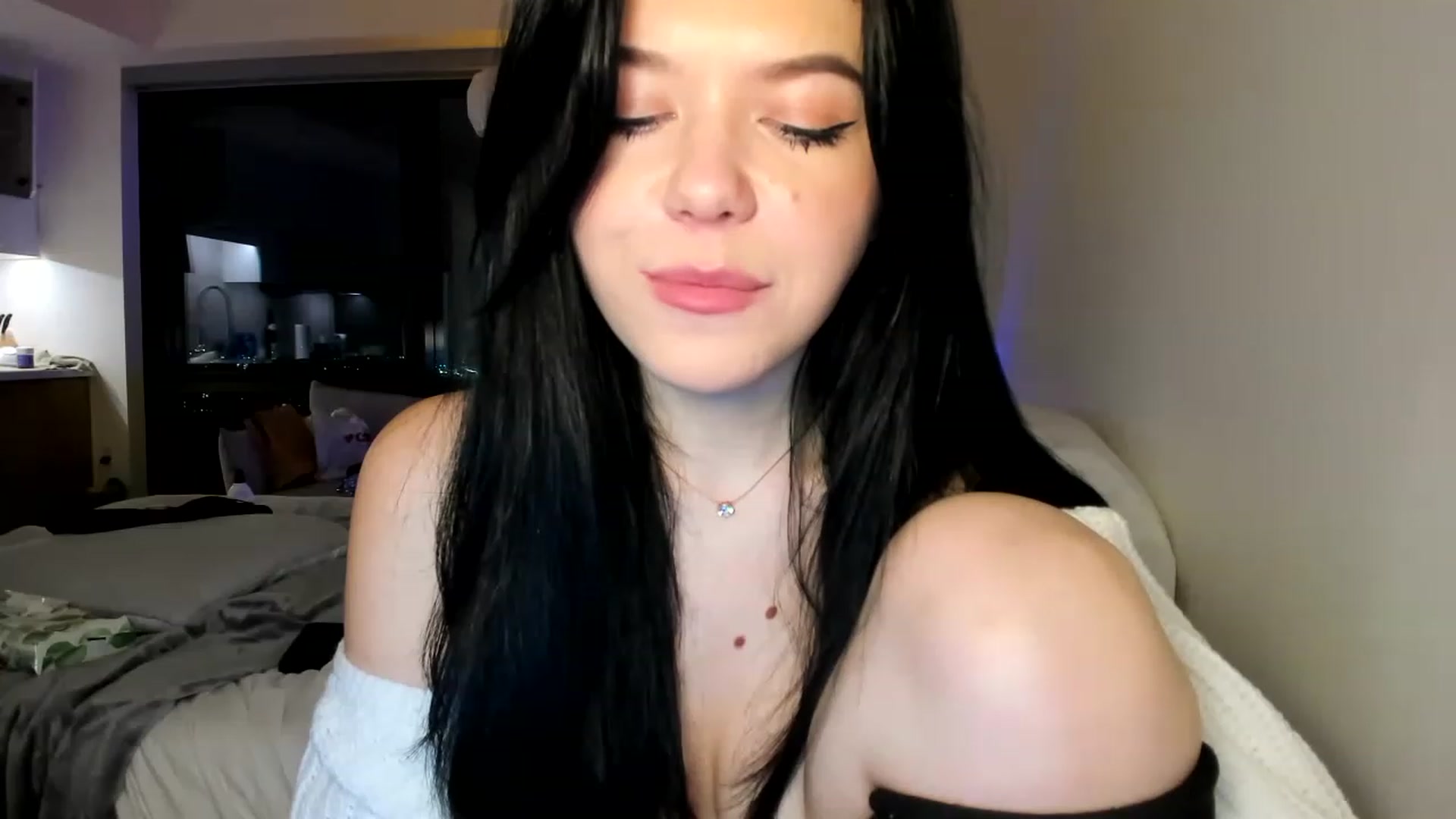 Gallery image thumbnail from Nancy_Morris's myfreecams stream on, 05/28/2023, 10:21 image 18 of 20