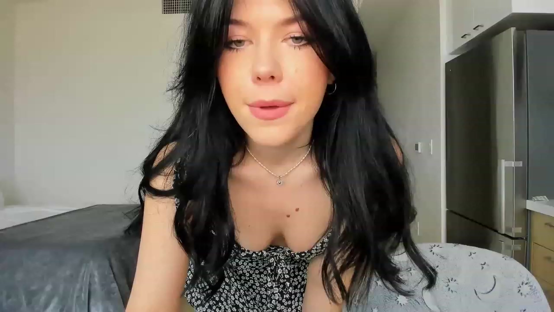 Gallery image thumbnail from Nancy_Morris's myfreecams stream on, 05/31/2023, 01:26 image 6 of 20
