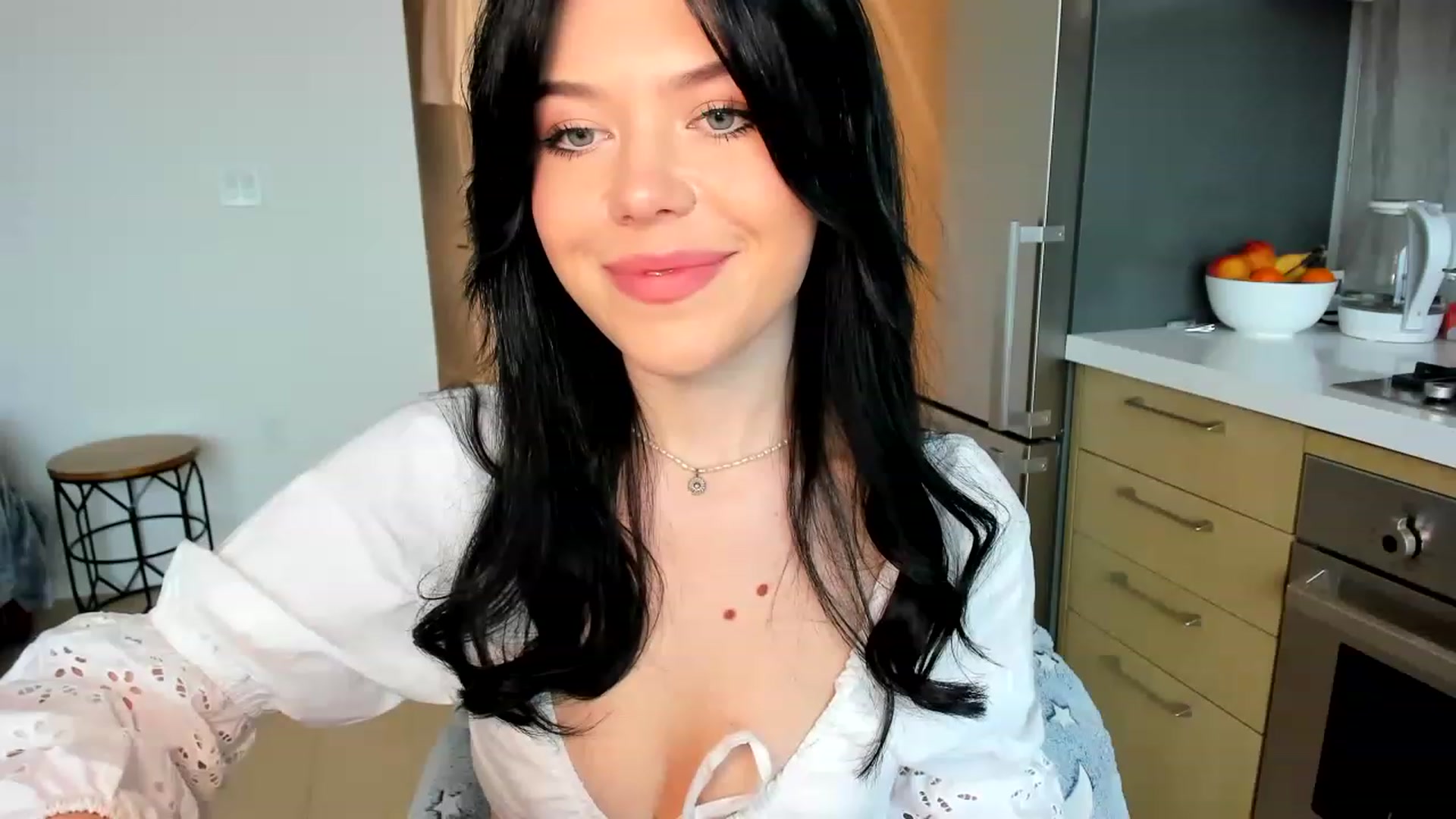 Gallery image thumbnail from Nancy_Morris's myfreecams stream on, 06/01/2023, 02:27 image 4 of 20