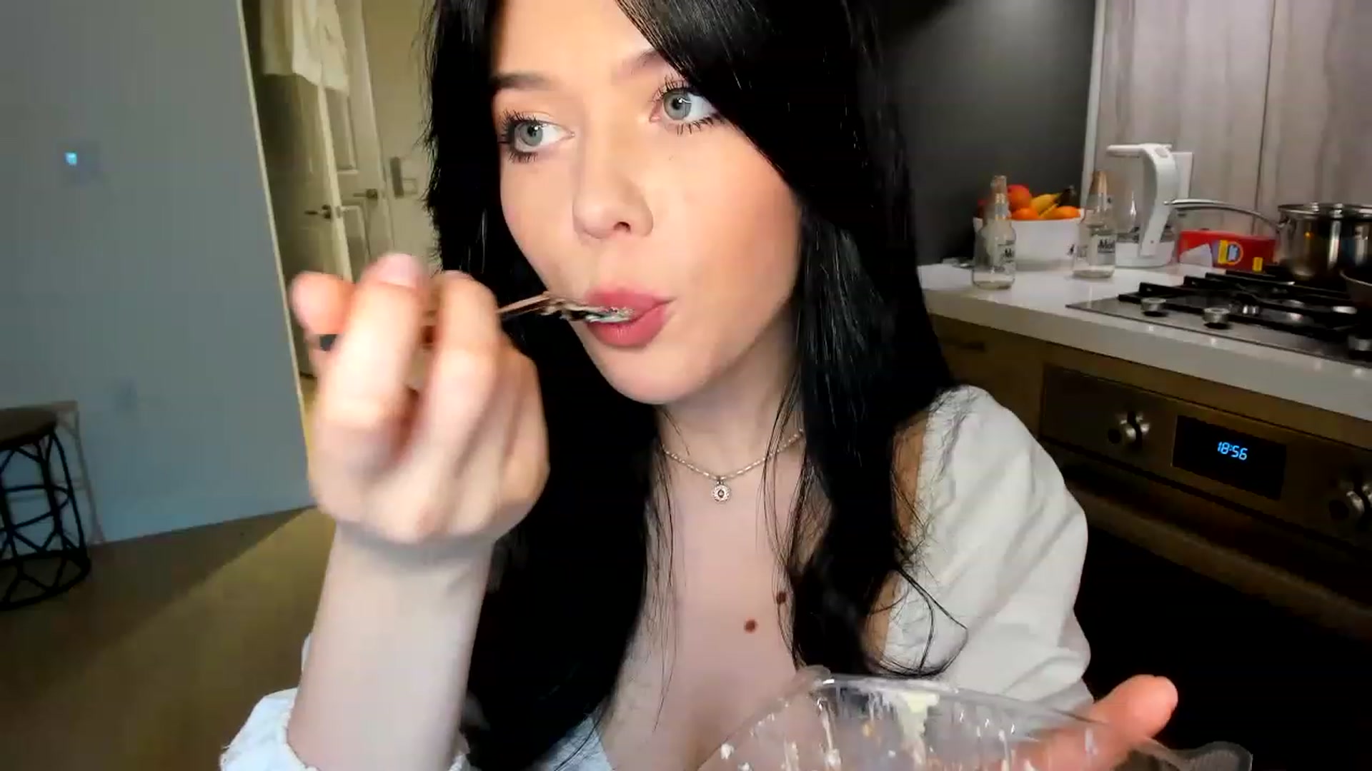 Gallery image thumbnail from Nancy_Morris's myfreecams stream on, 06/01/2023, 03:01 image 18 of 20