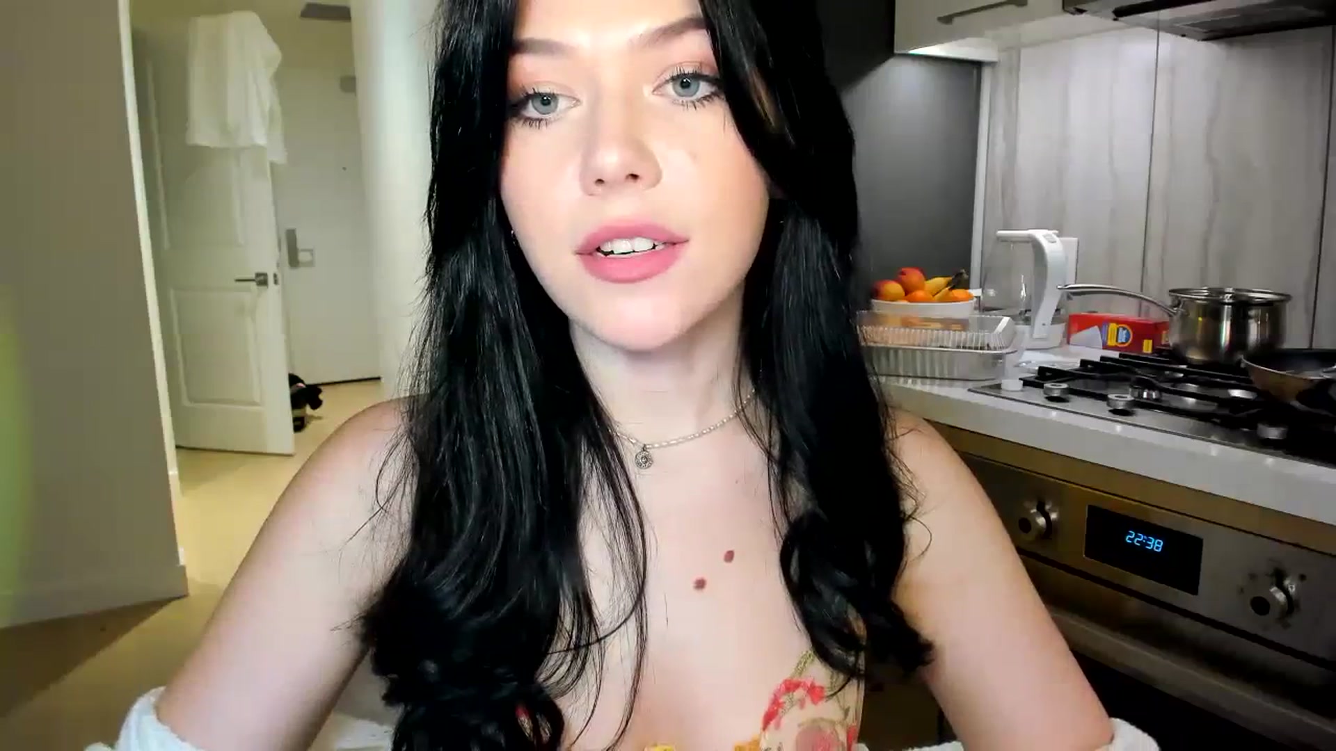 Gallery image thumbnail from Nancy_Morris's myfreecams stream on, 06/01/2023, 07:06 image 12 of 20