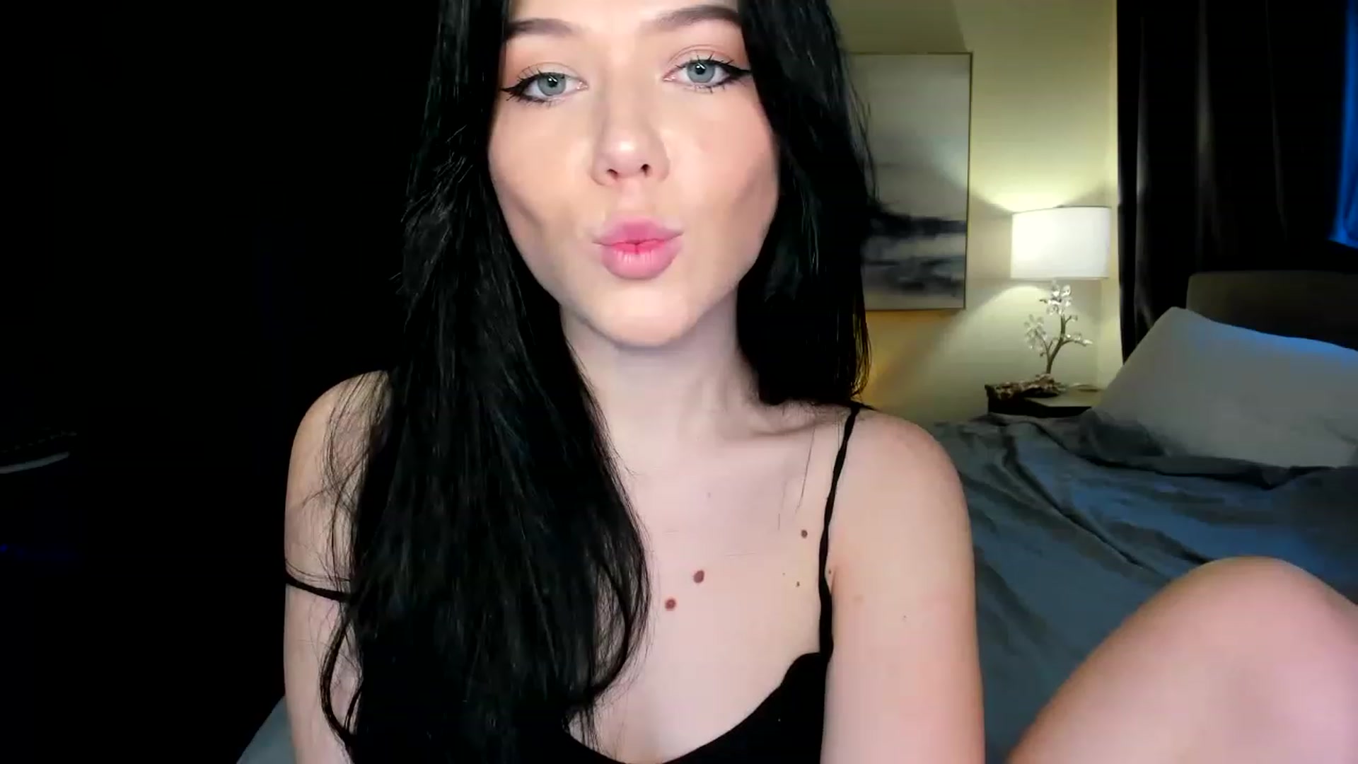 Gallery image thumbnail from Nancy_Morris's myfreecams stream on, 06/16/2023, 04:19 image 4 of 20
