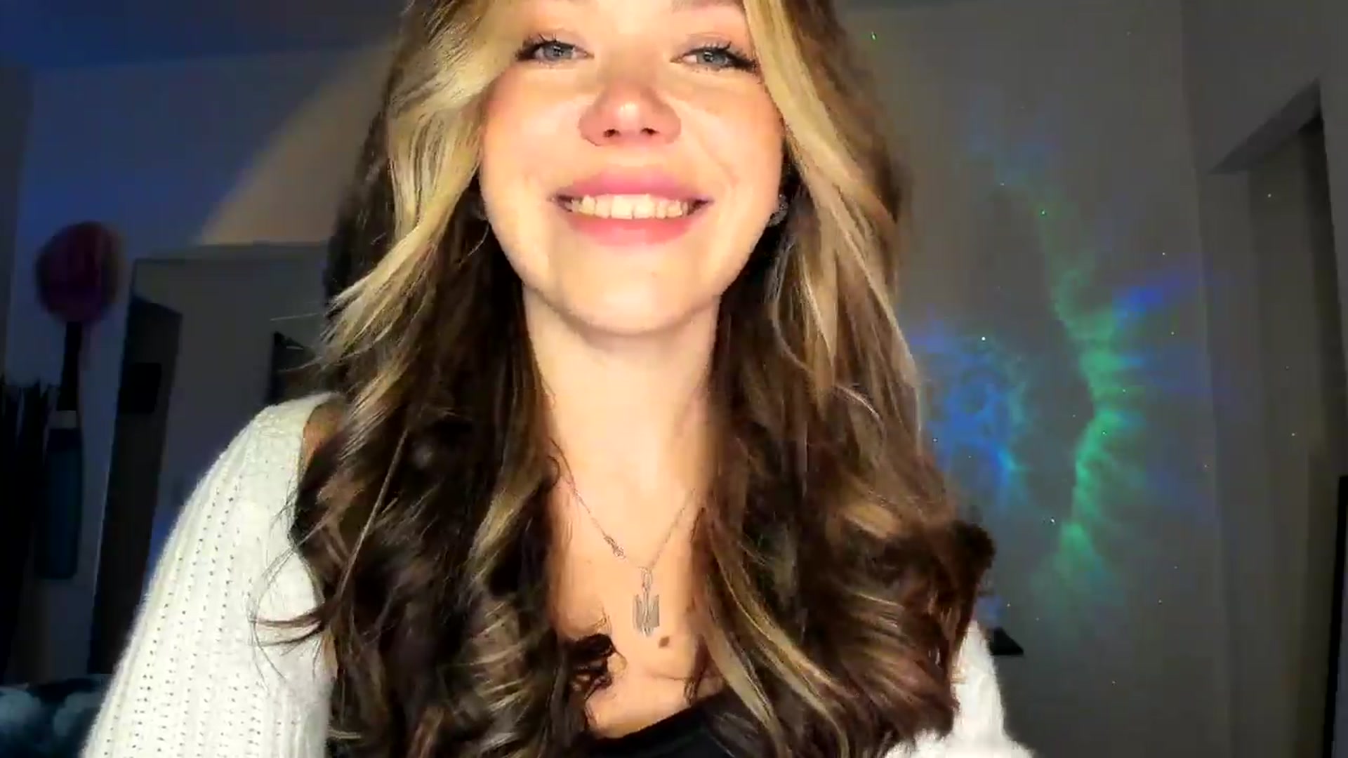 Gallery image thumbnail from Nancy_Morris's myfreecams stream on, 10/17/2024, 23:43 image 10 of 20