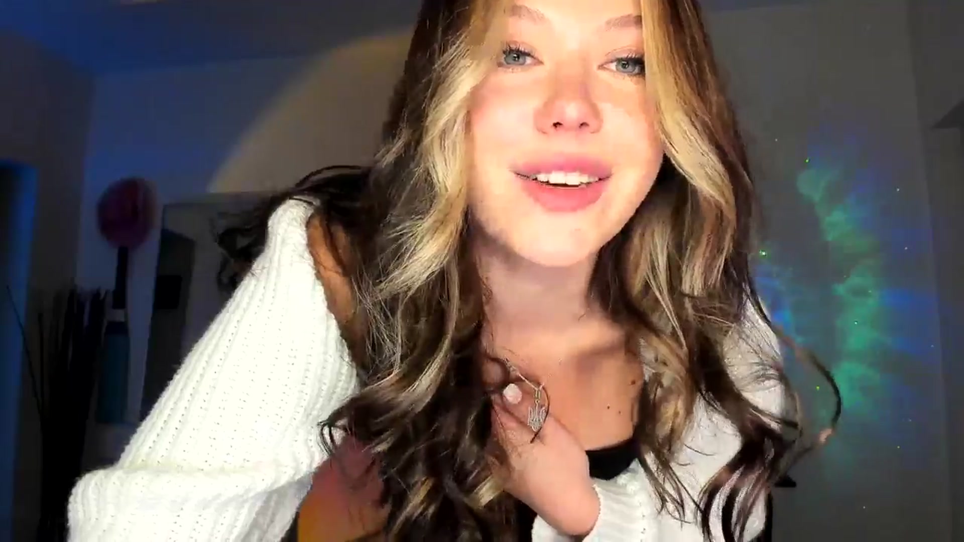 Gallery image thumbnail from Nancy_Morris's myfreecams stream on, 10/17/2024, 23:43 image 14 of 20