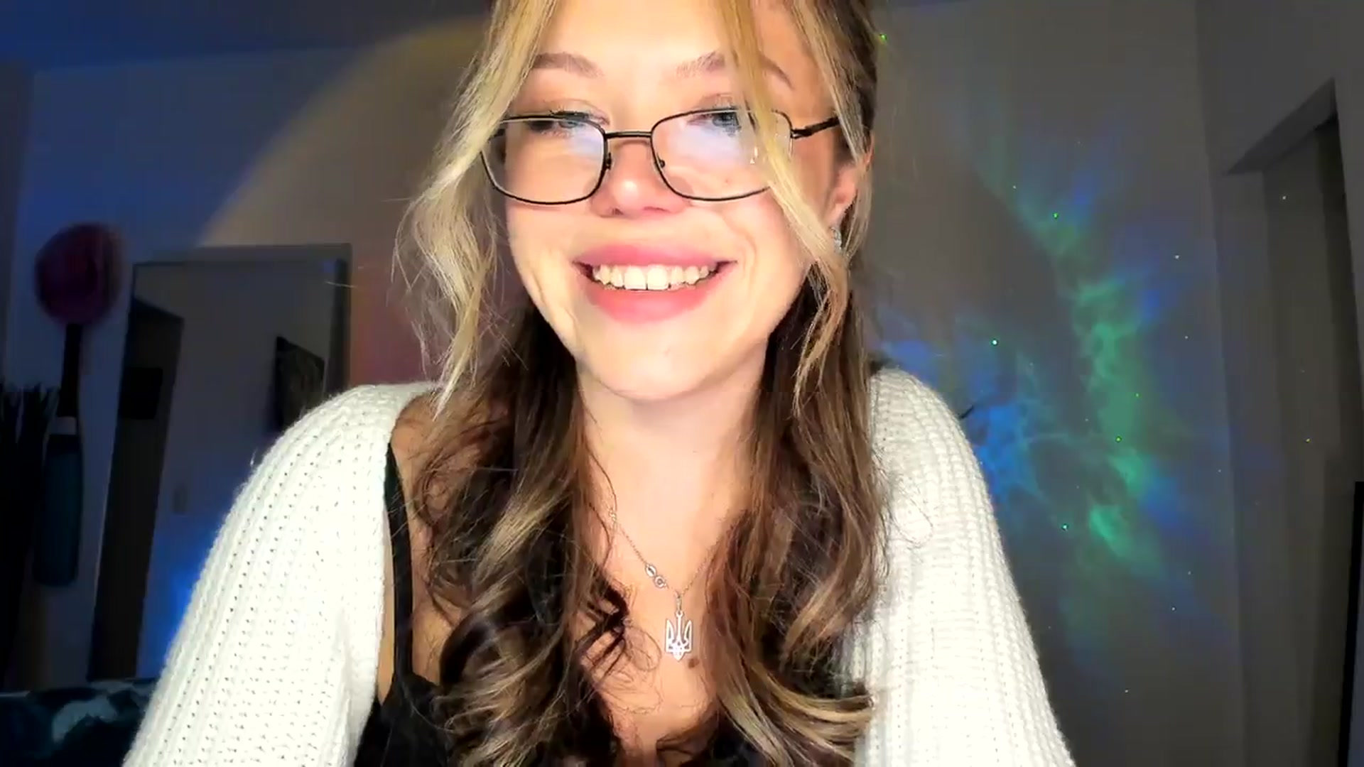 Gallery image thumbnail from Nancy_Morris's myfreecams stream on, 10/17/2024, 23:43 image 9 of 20